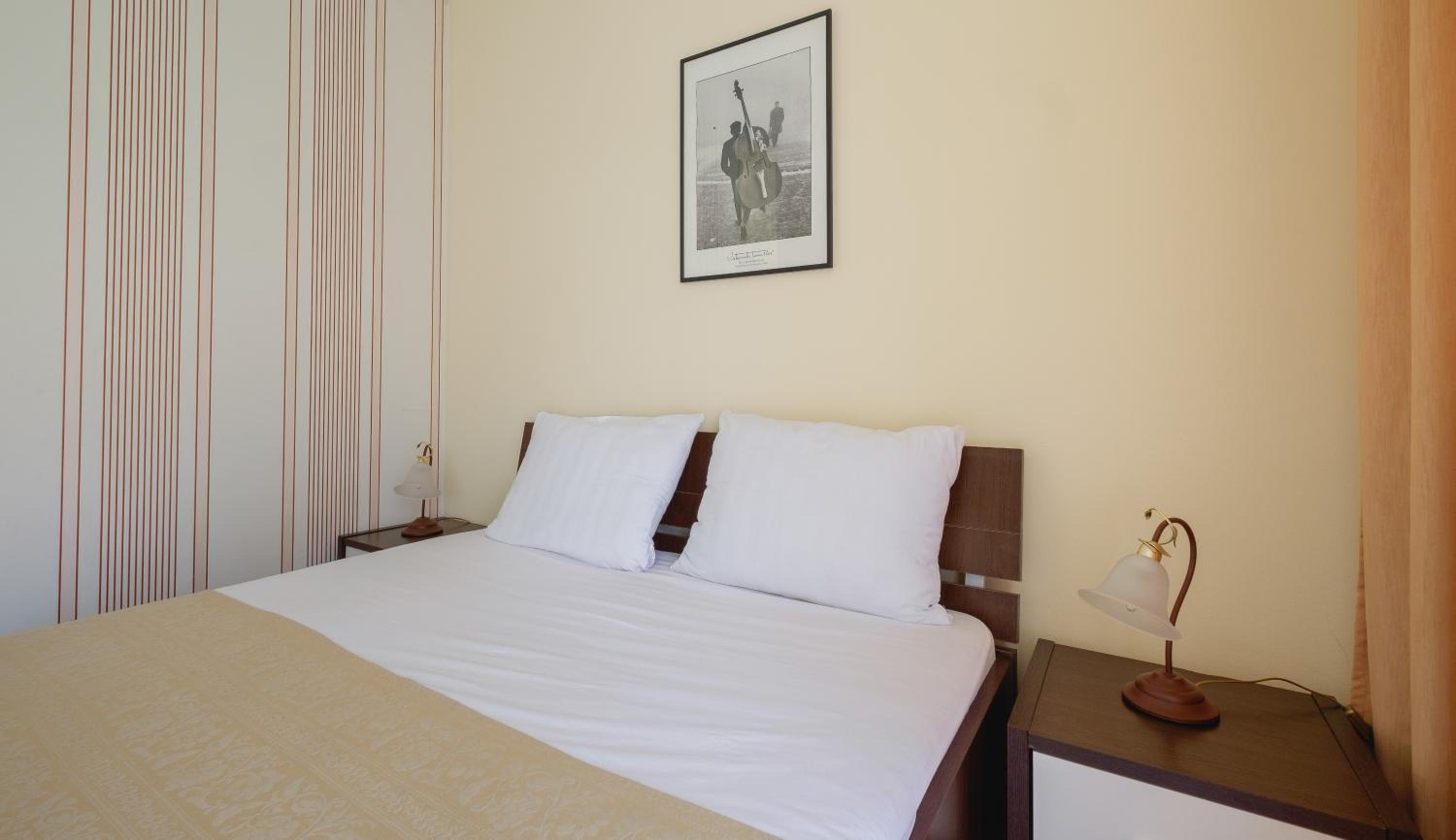 Two-Bedroom Large Family Apartment with Kitchen and Terrace photo 2