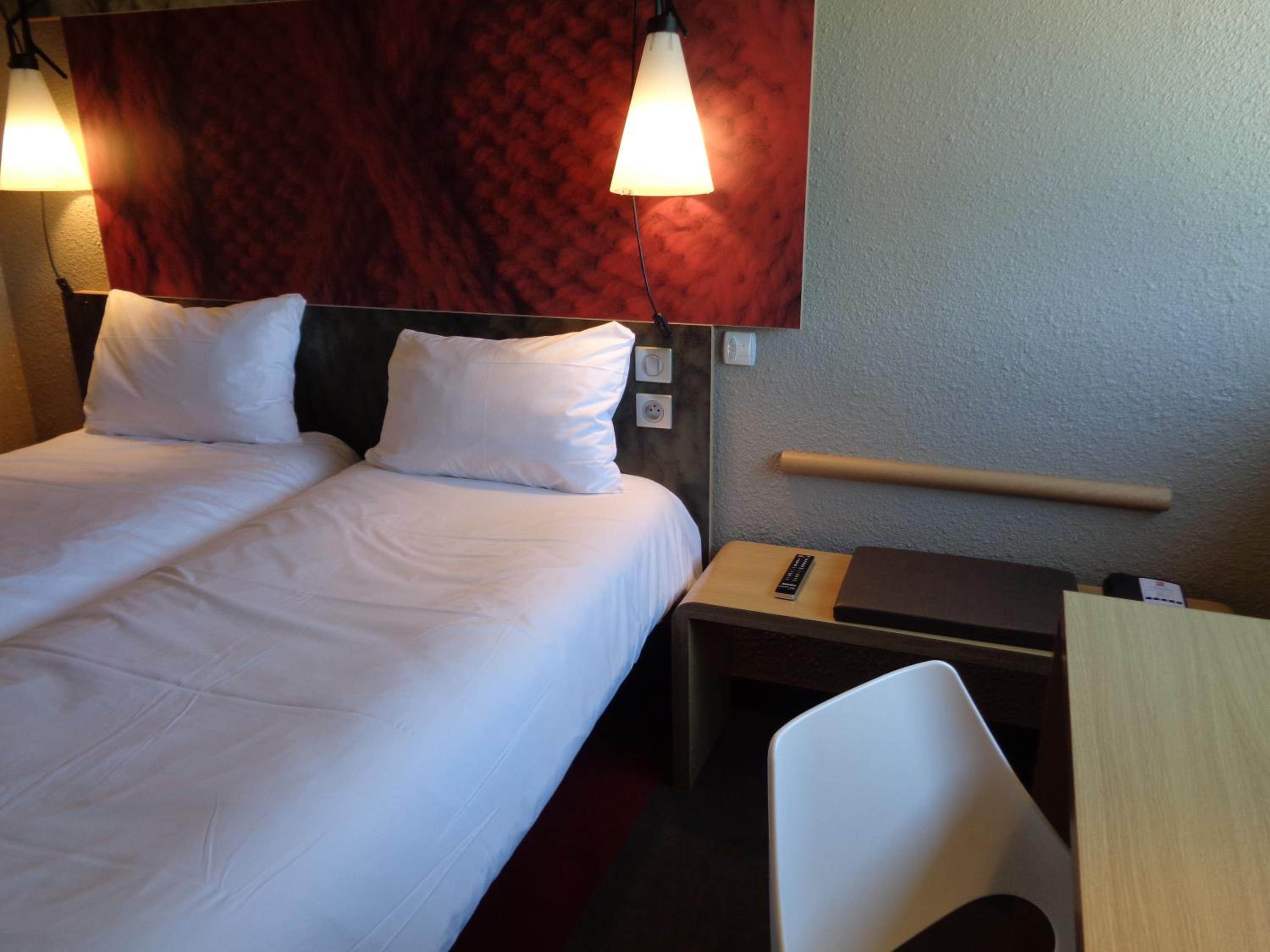 Standard Twin Room - Photo 3