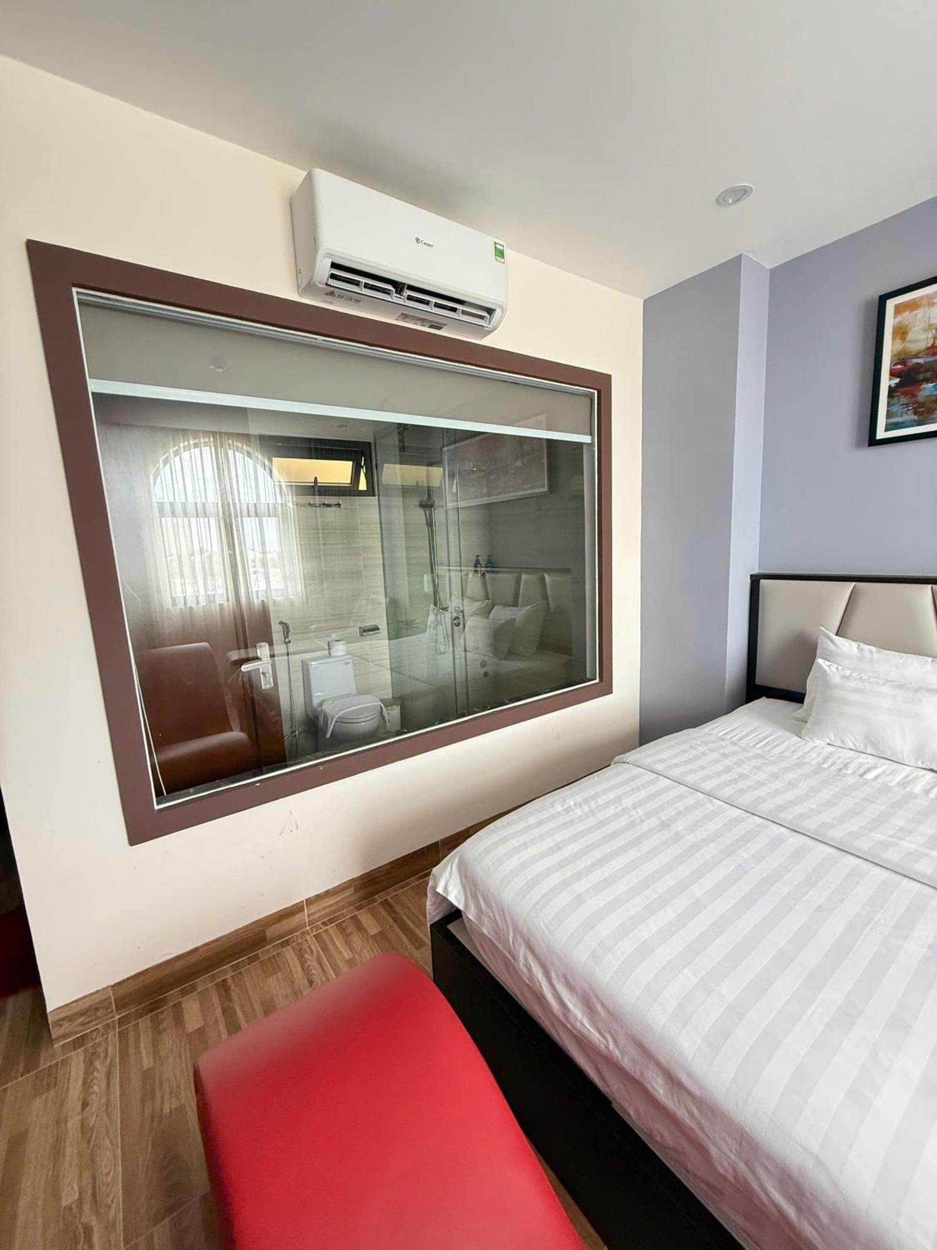 Suite with City View - Photo 6