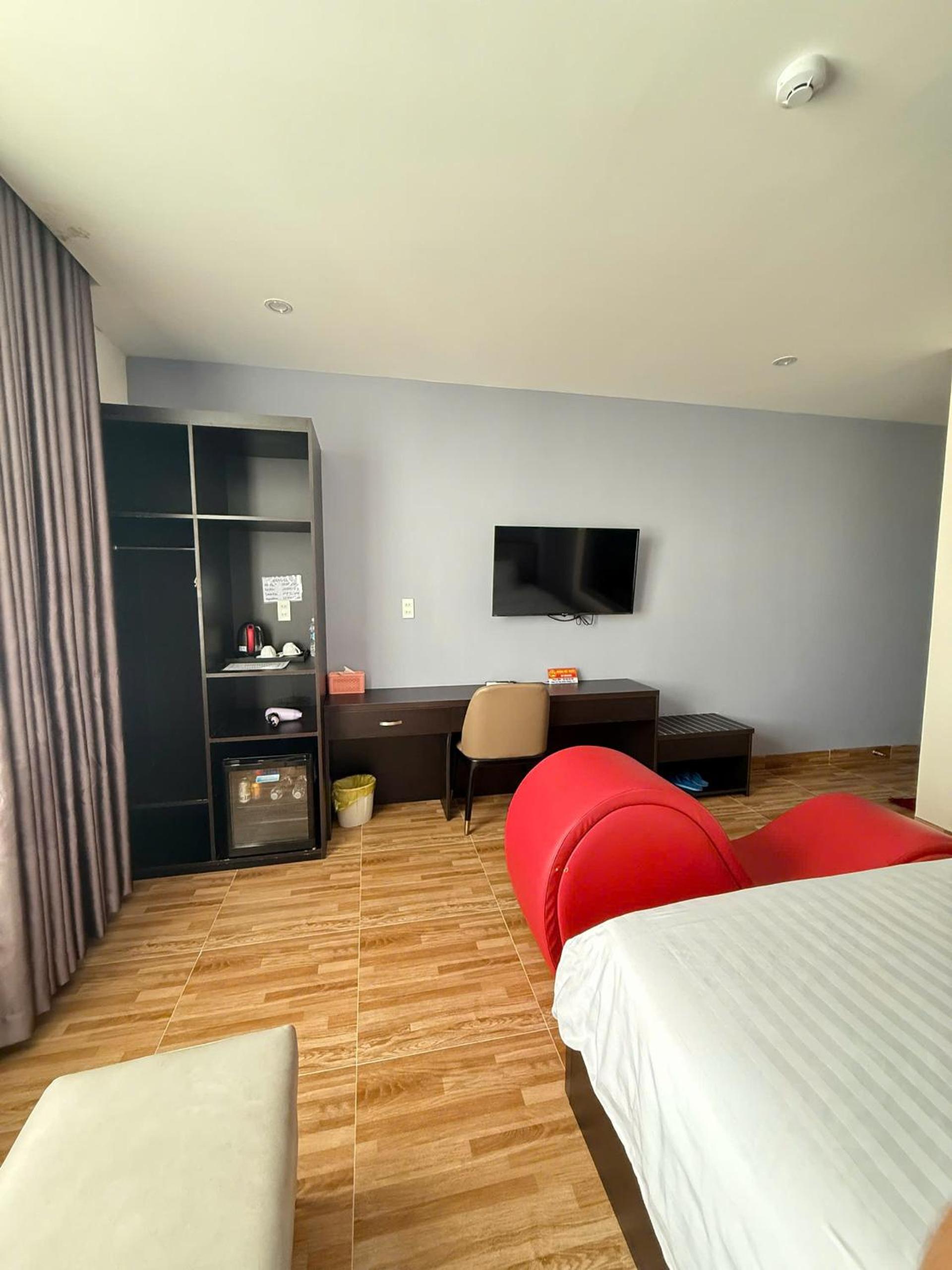 Suite with City View - Photo 8