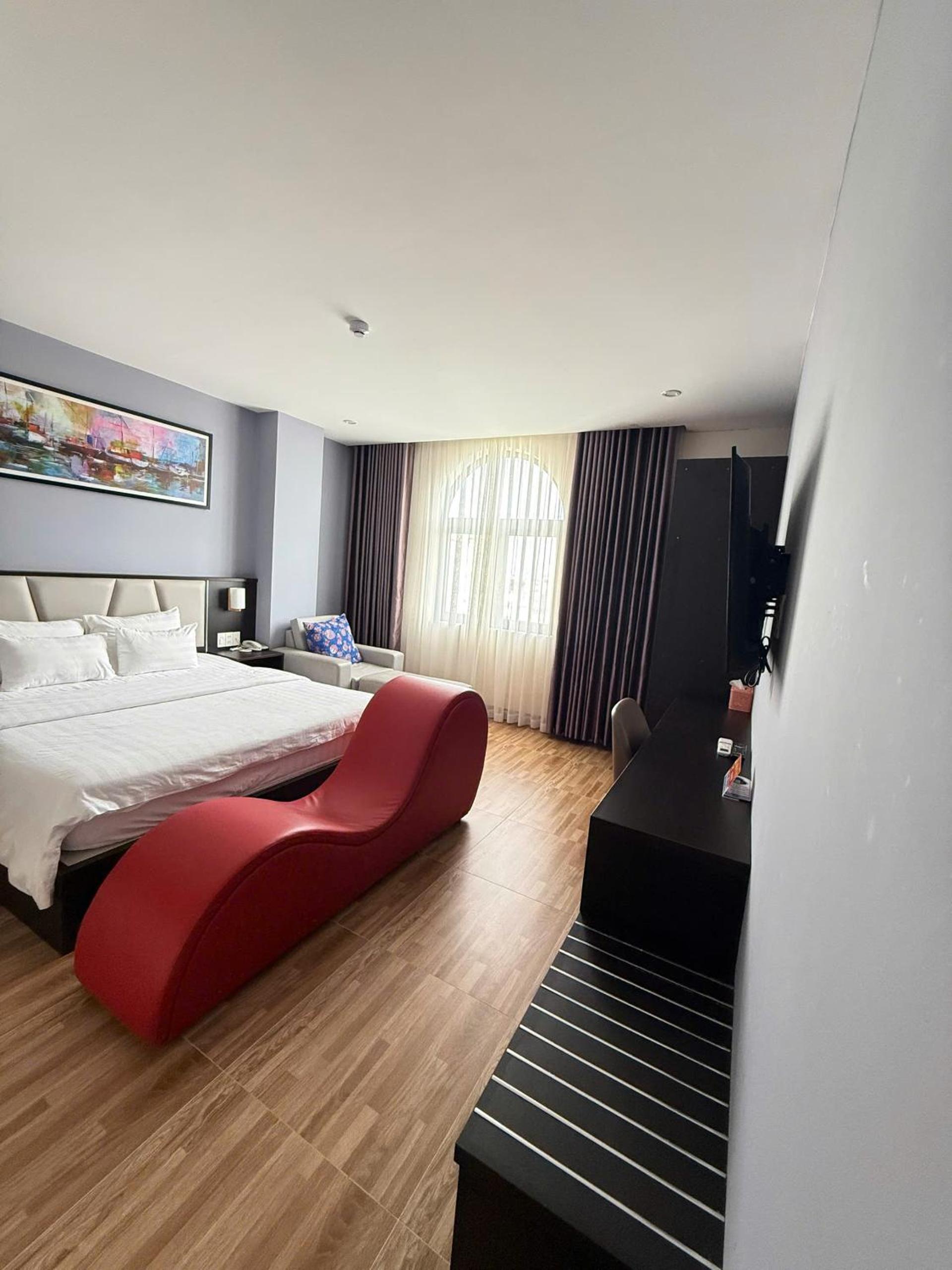 Suite with City View - Photo 5