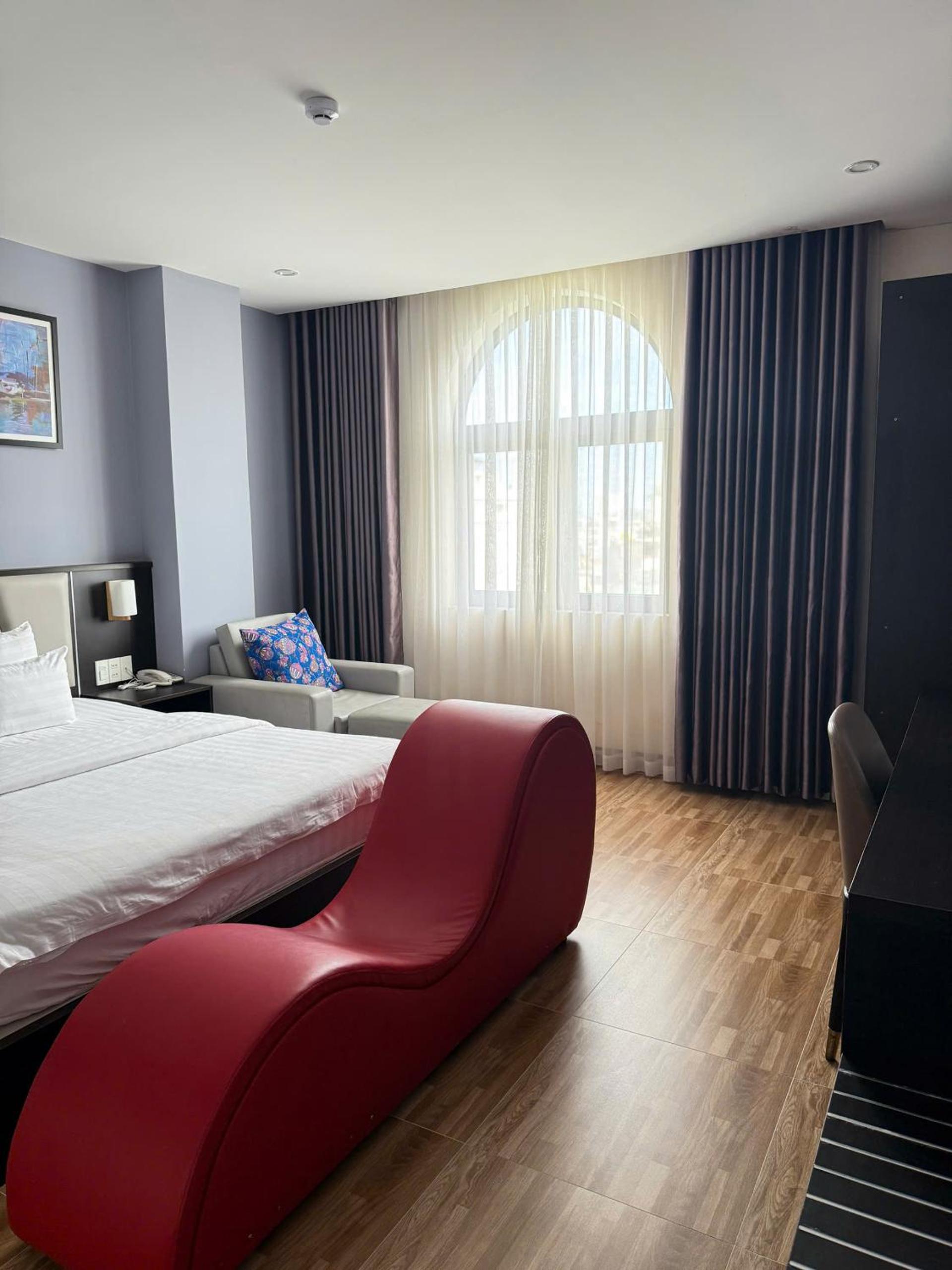 Suite with City View - Photo 7
