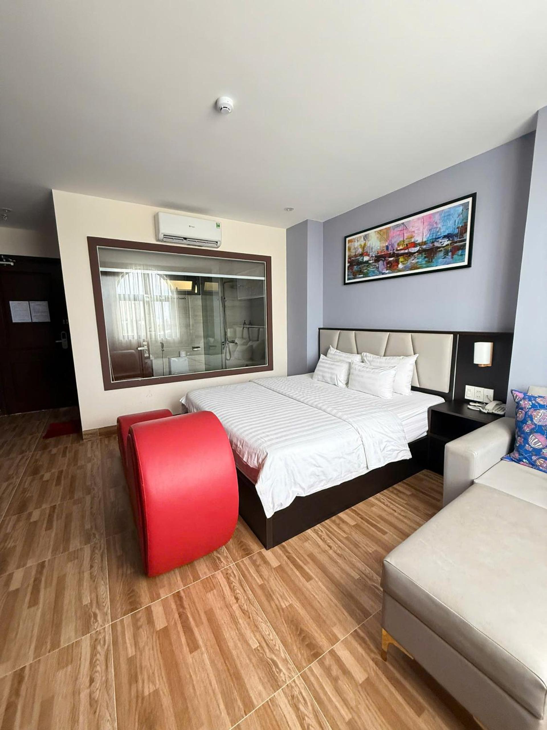Suite with City View - Photo 4