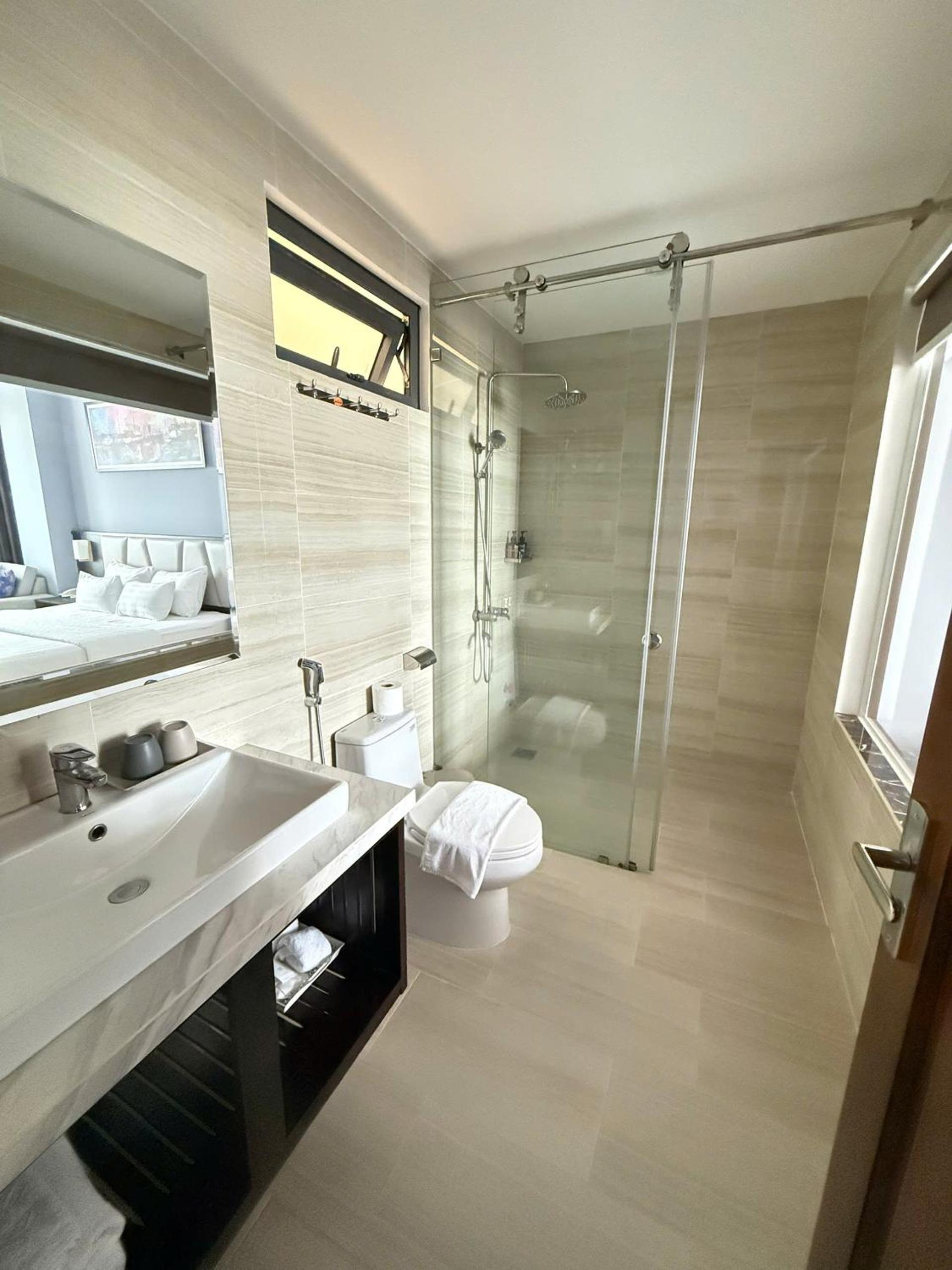 Suite with City View - Photo 3
