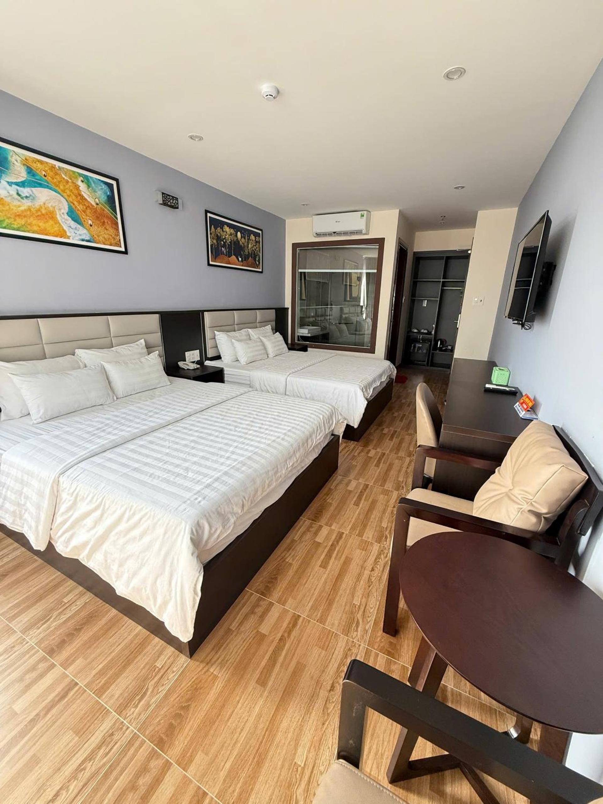 Deluxe Family Room - Photo 1