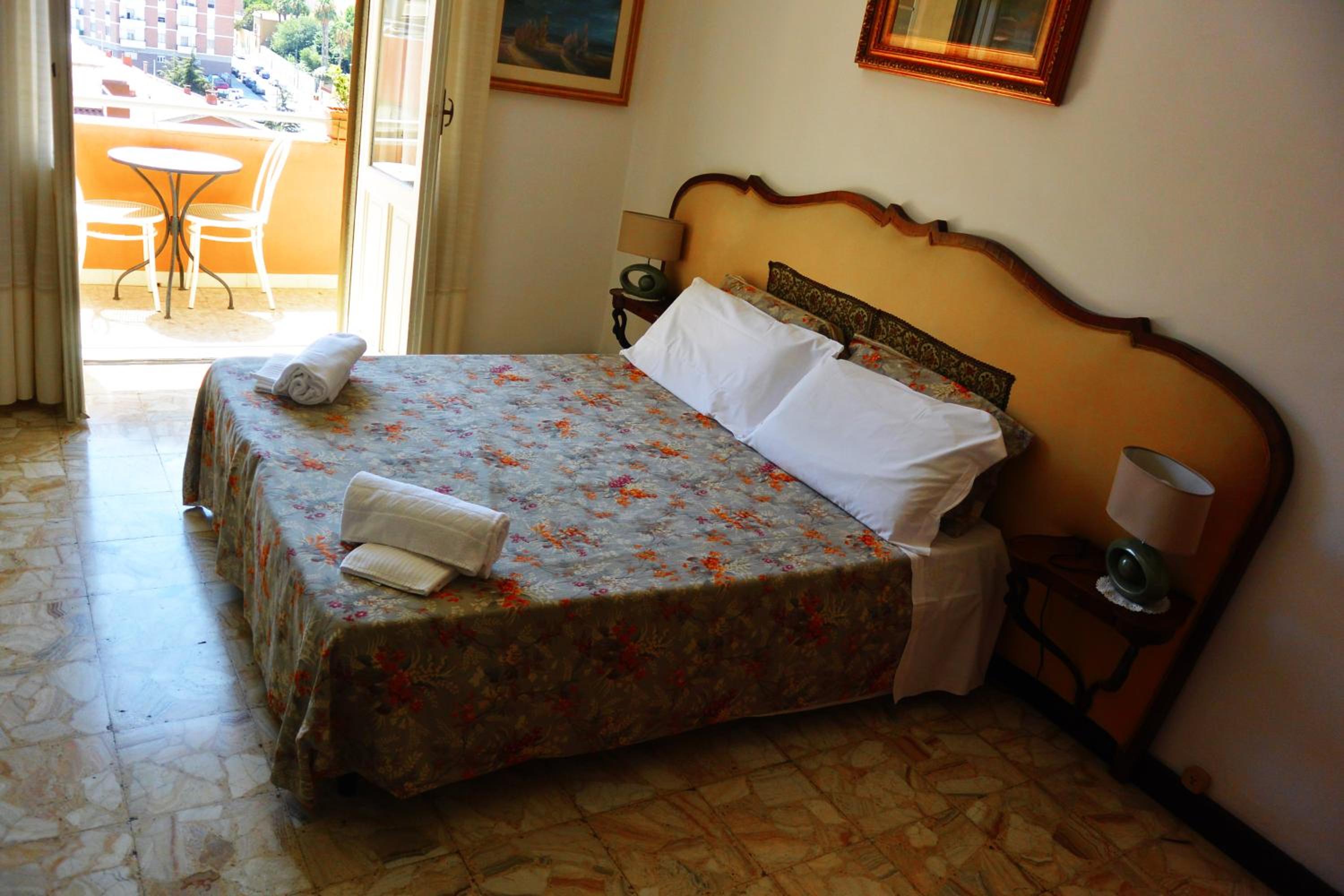 Deluxe Double or Twin Room with City View