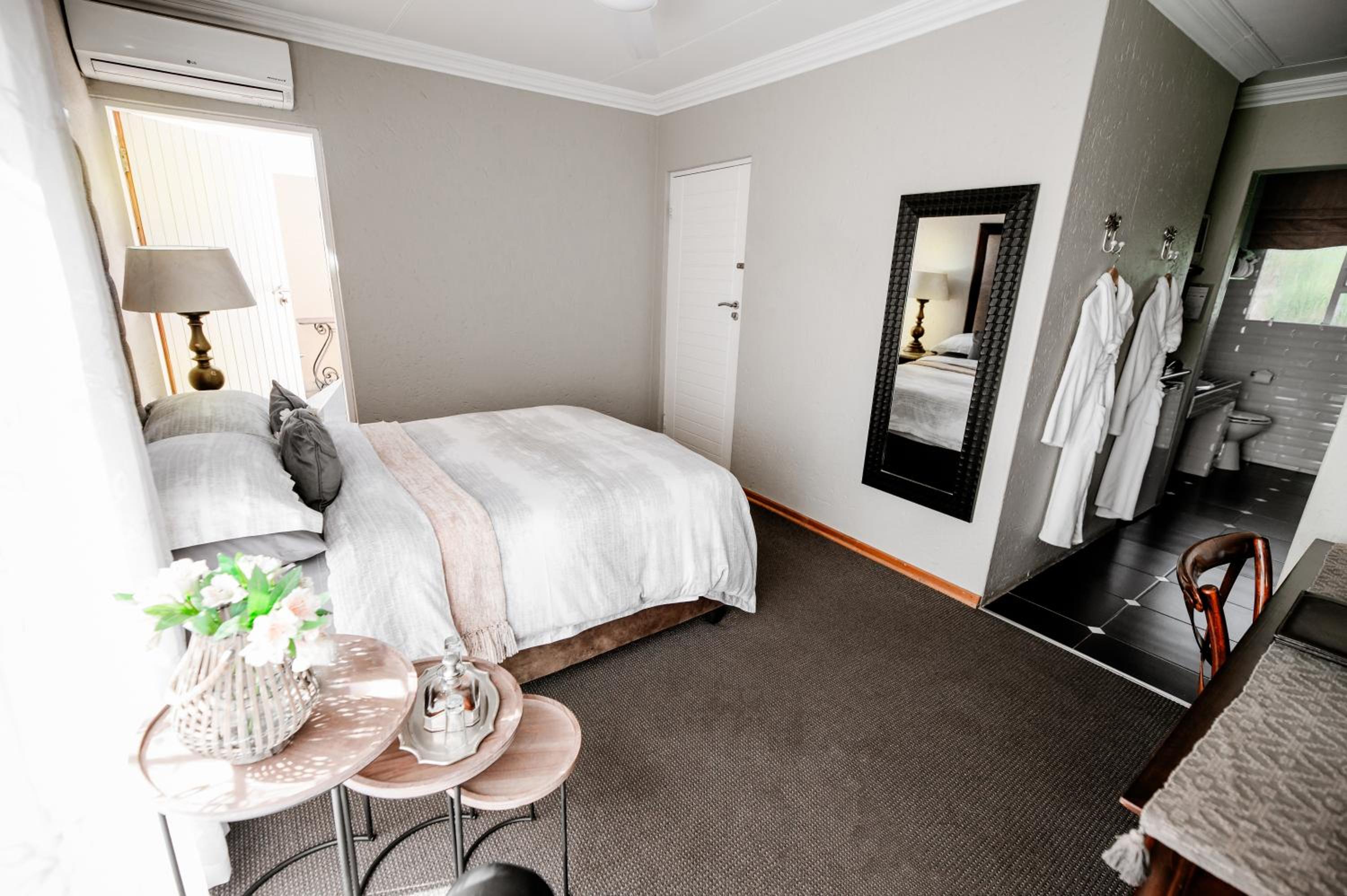 Single Room photo 2