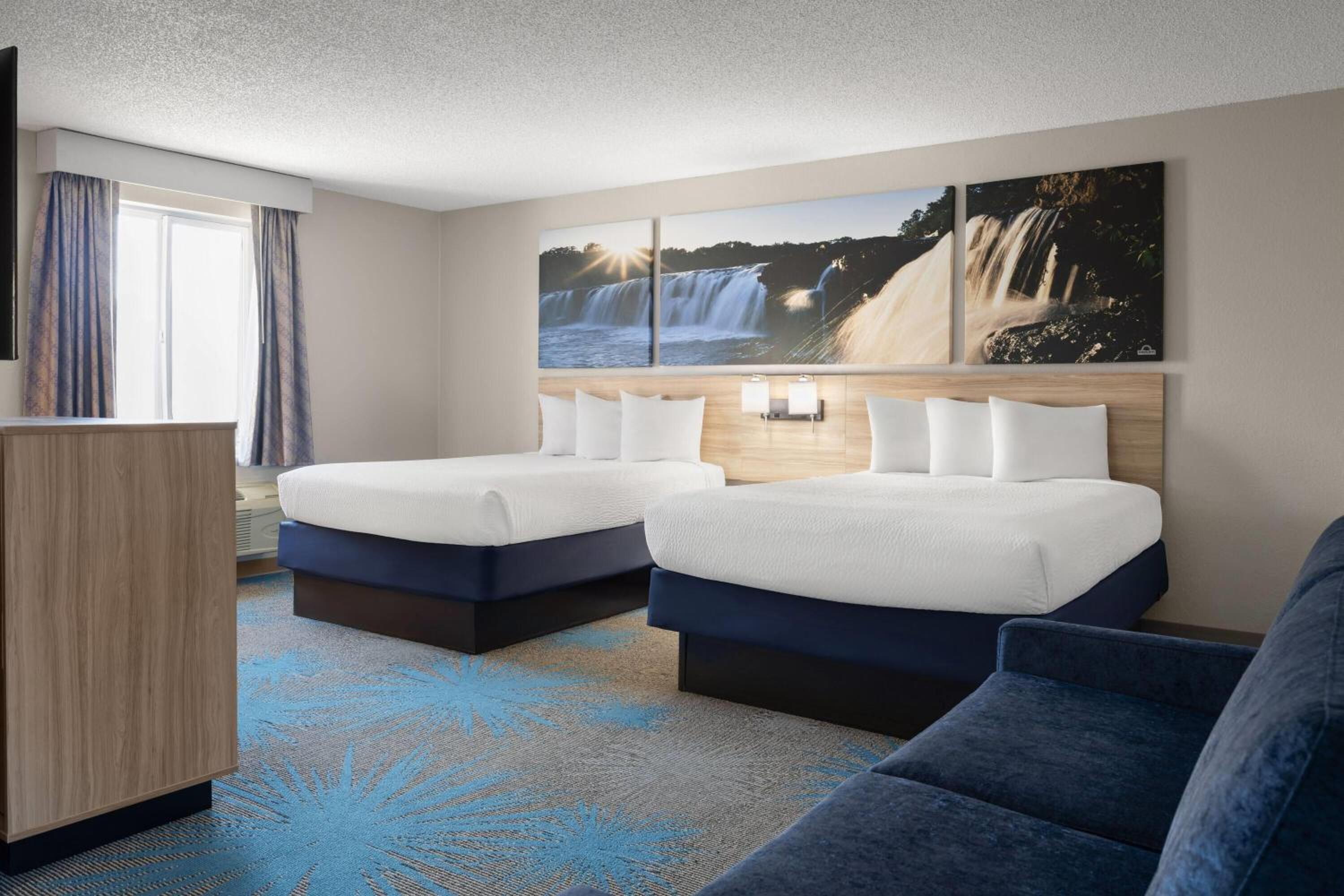 2 Queen Beds, Deluxe Room with Sofa Bed, Non-Smoking