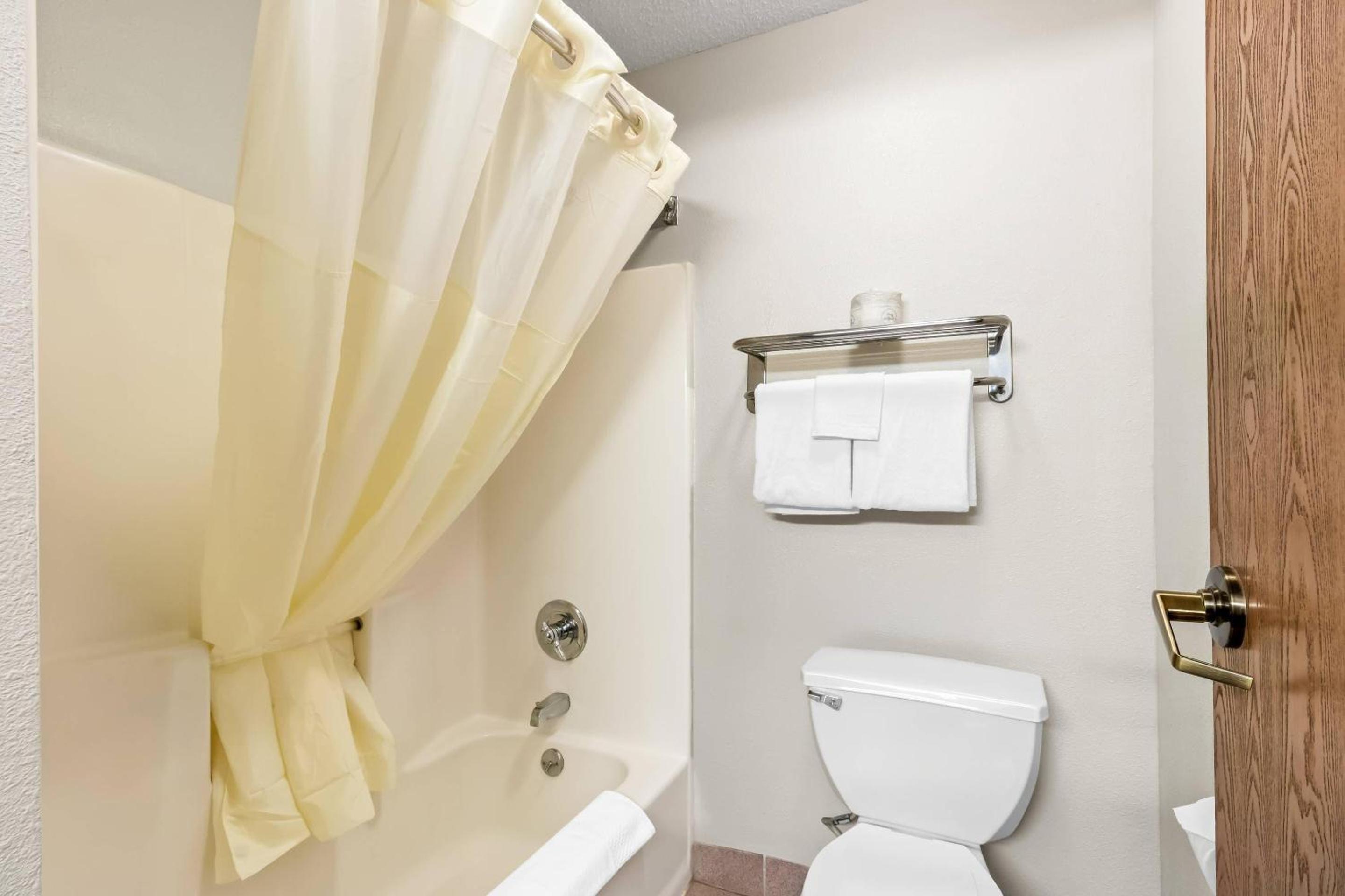 Double Room - Accessible/Non-Smoking - Photo 1