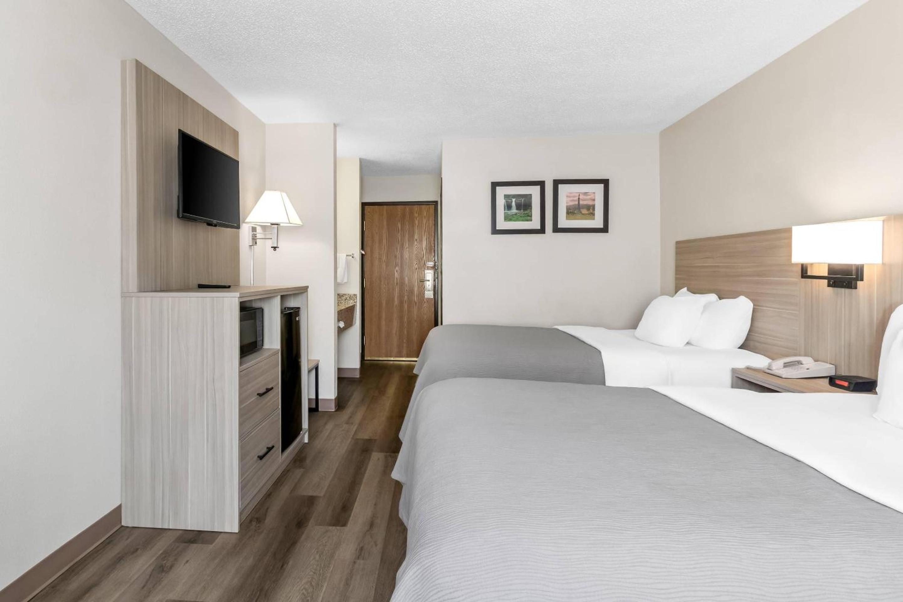 Double Room - Accessible/Non-Smoking - Photo 4
