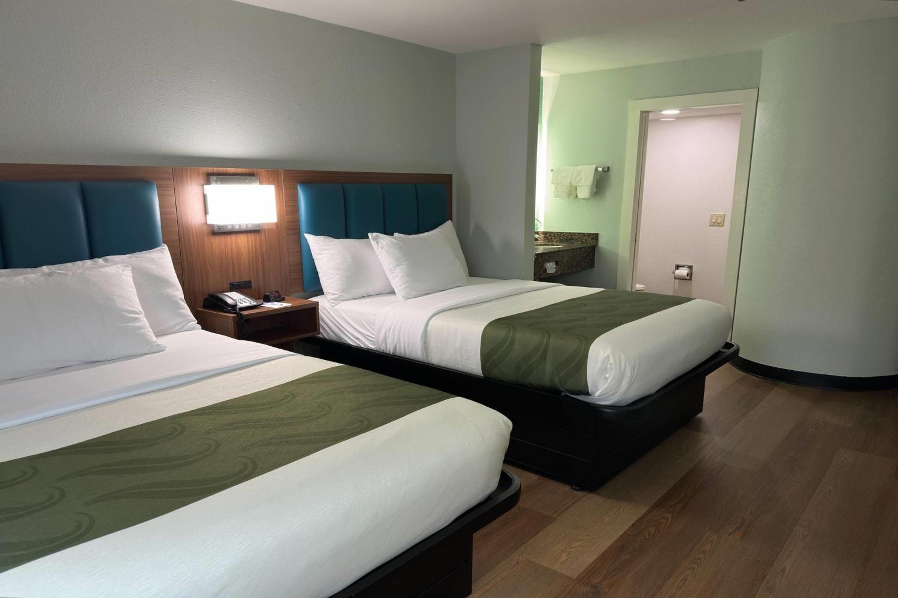 Double Room with Two Double Beds - Non-Smoking photo 3