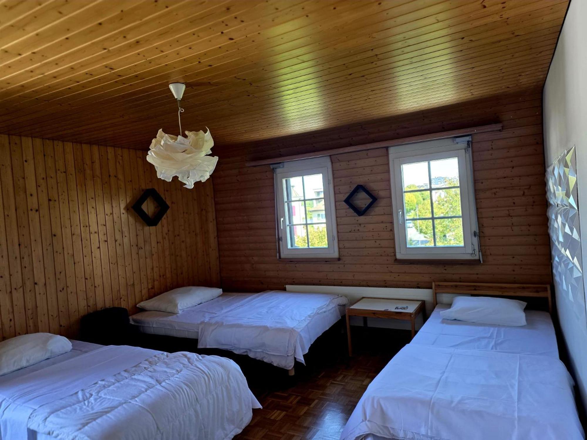 6-Bed Mixed Dormitory Room photo 3