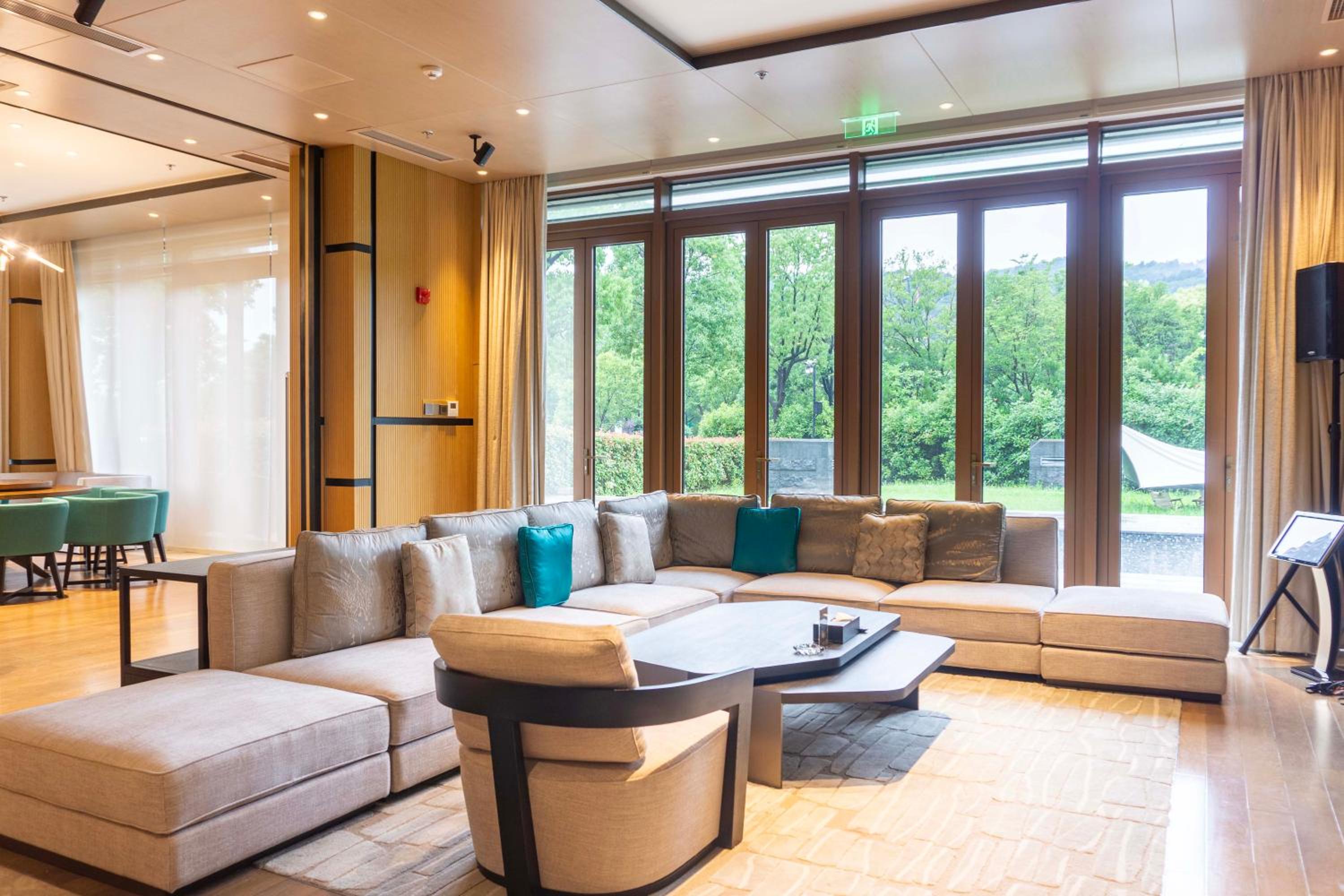 Four Bedroom Suite- Lake View