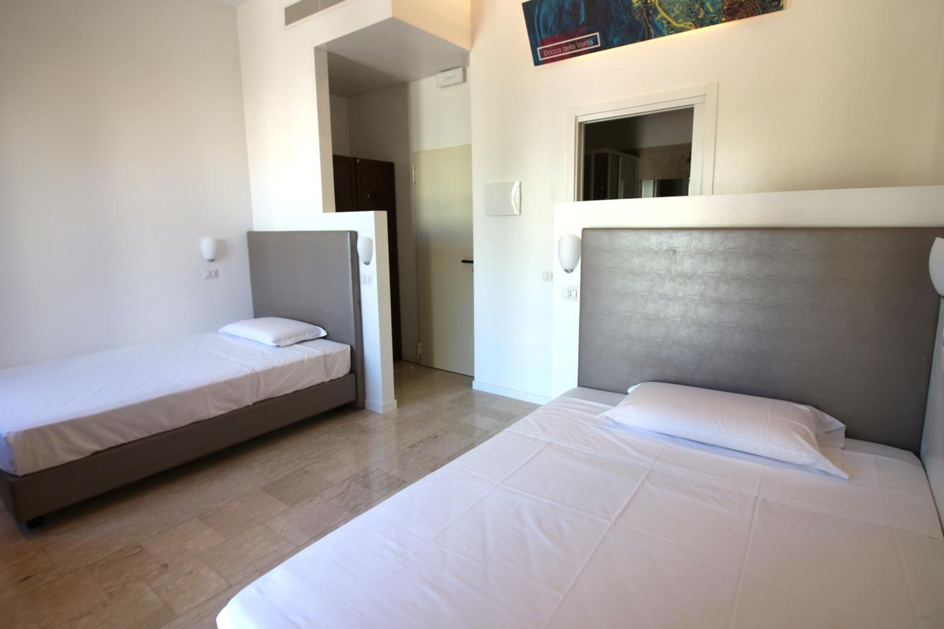 Double or Twin Room with Private Bathroom photo 1