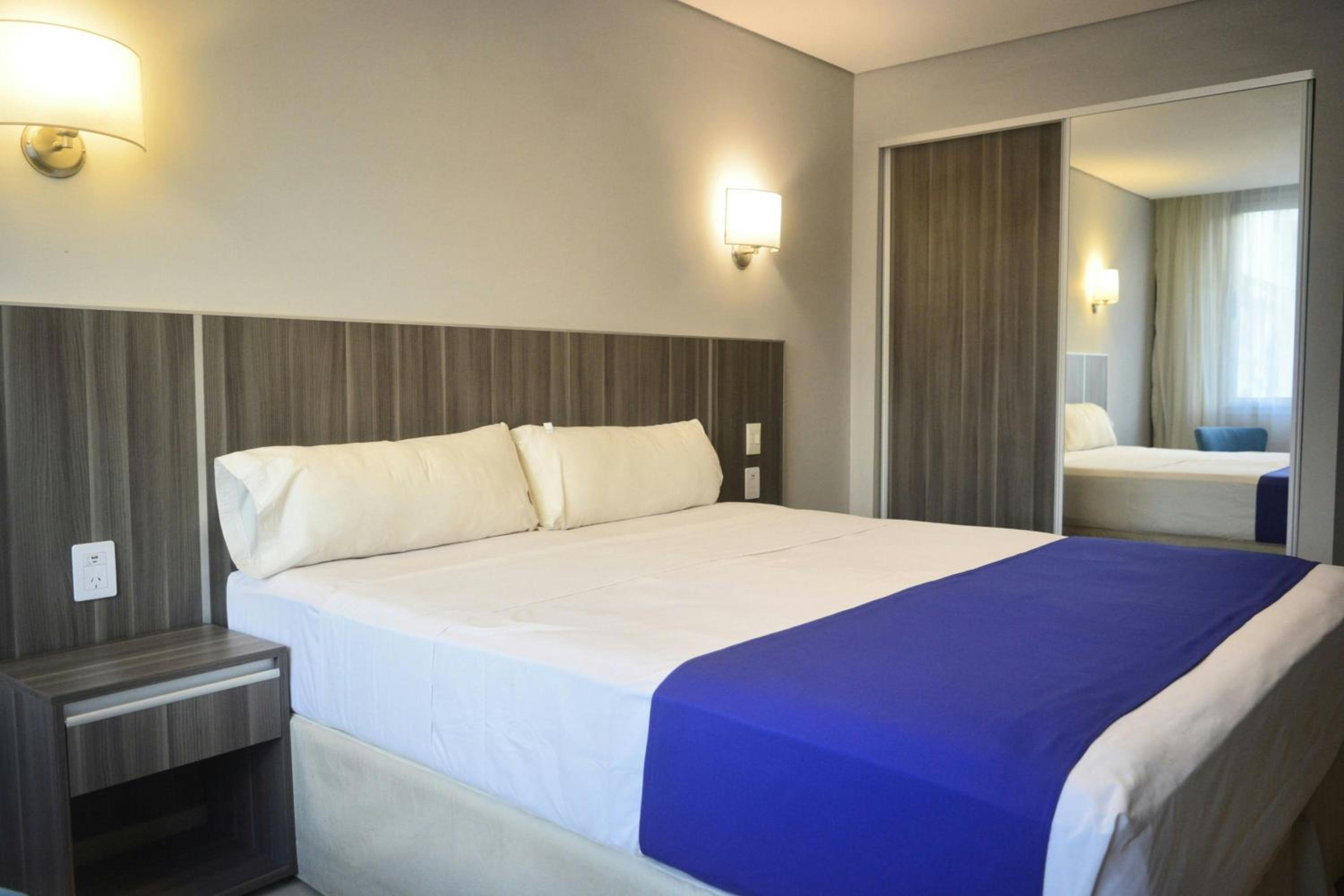 Standard King Room with Limited View