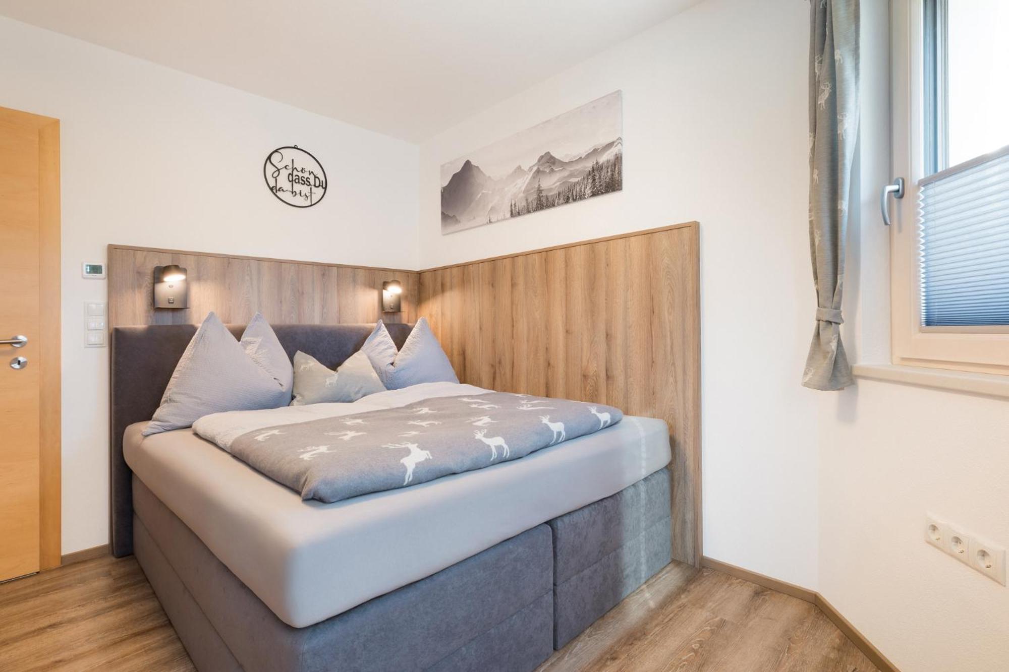 Deluxe Apartment with Three-Bedroom and Mountain View photo 3