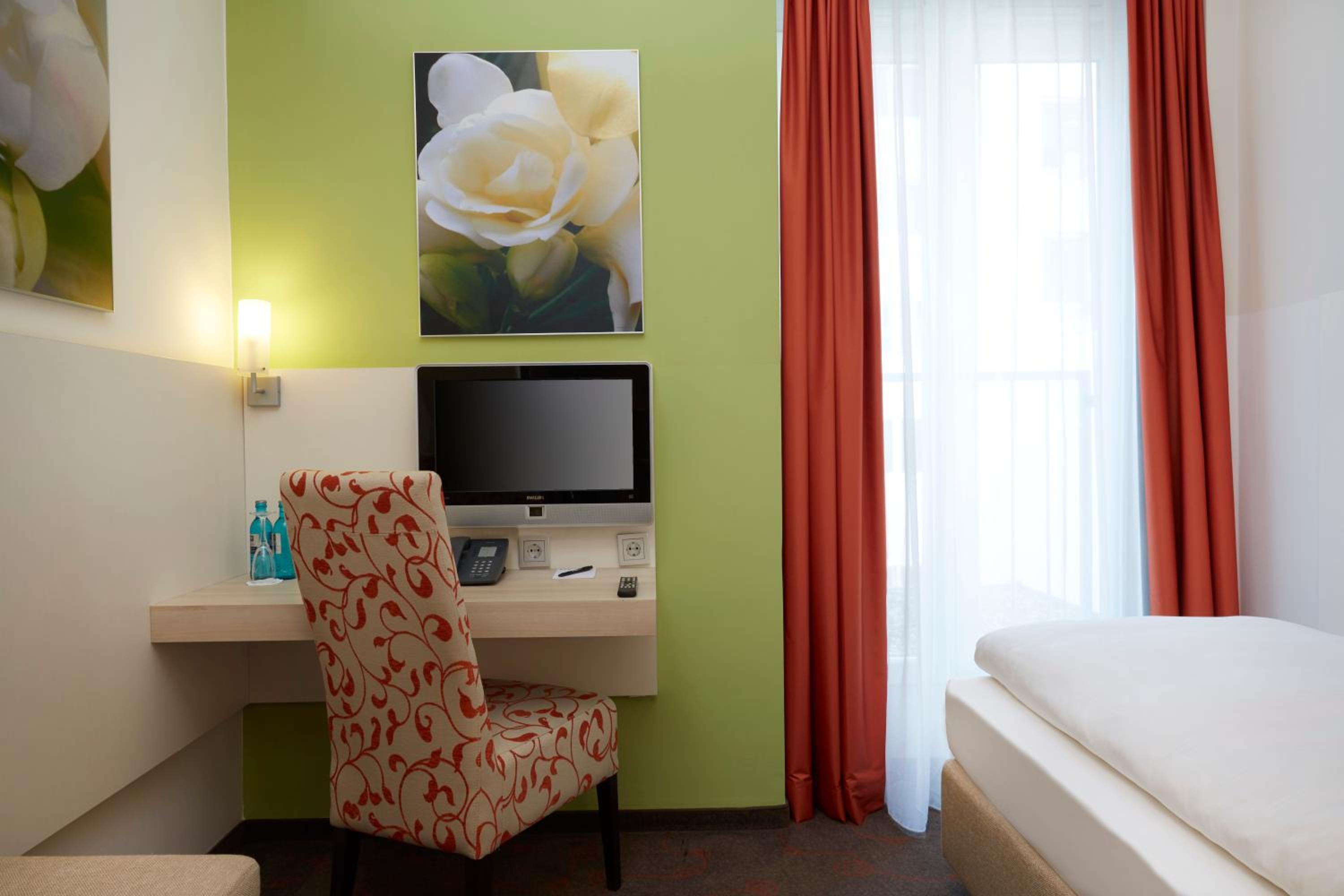 Comfort Single Room thumbnail 6