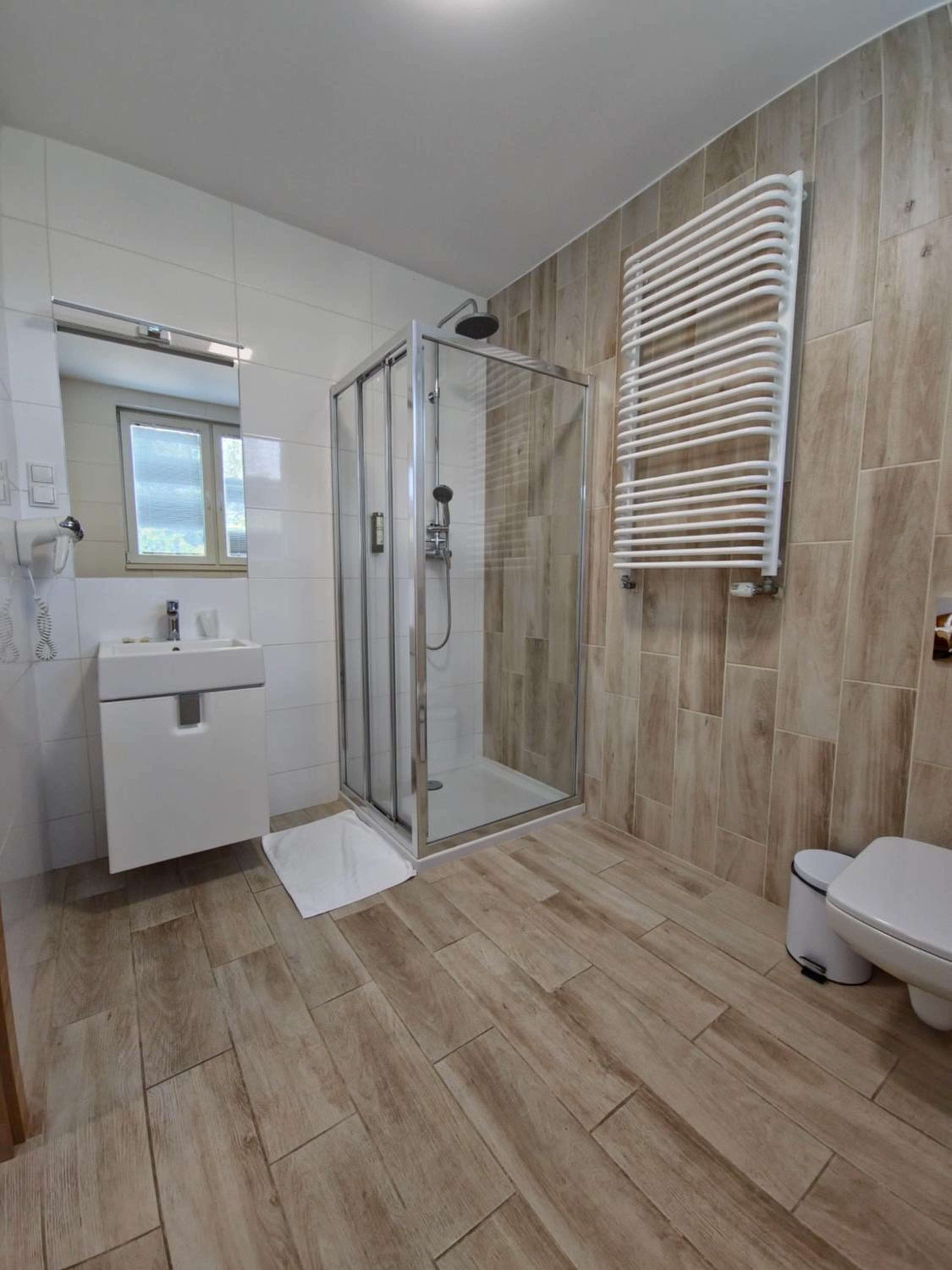 Small Twin Room - External Building - Photo 4