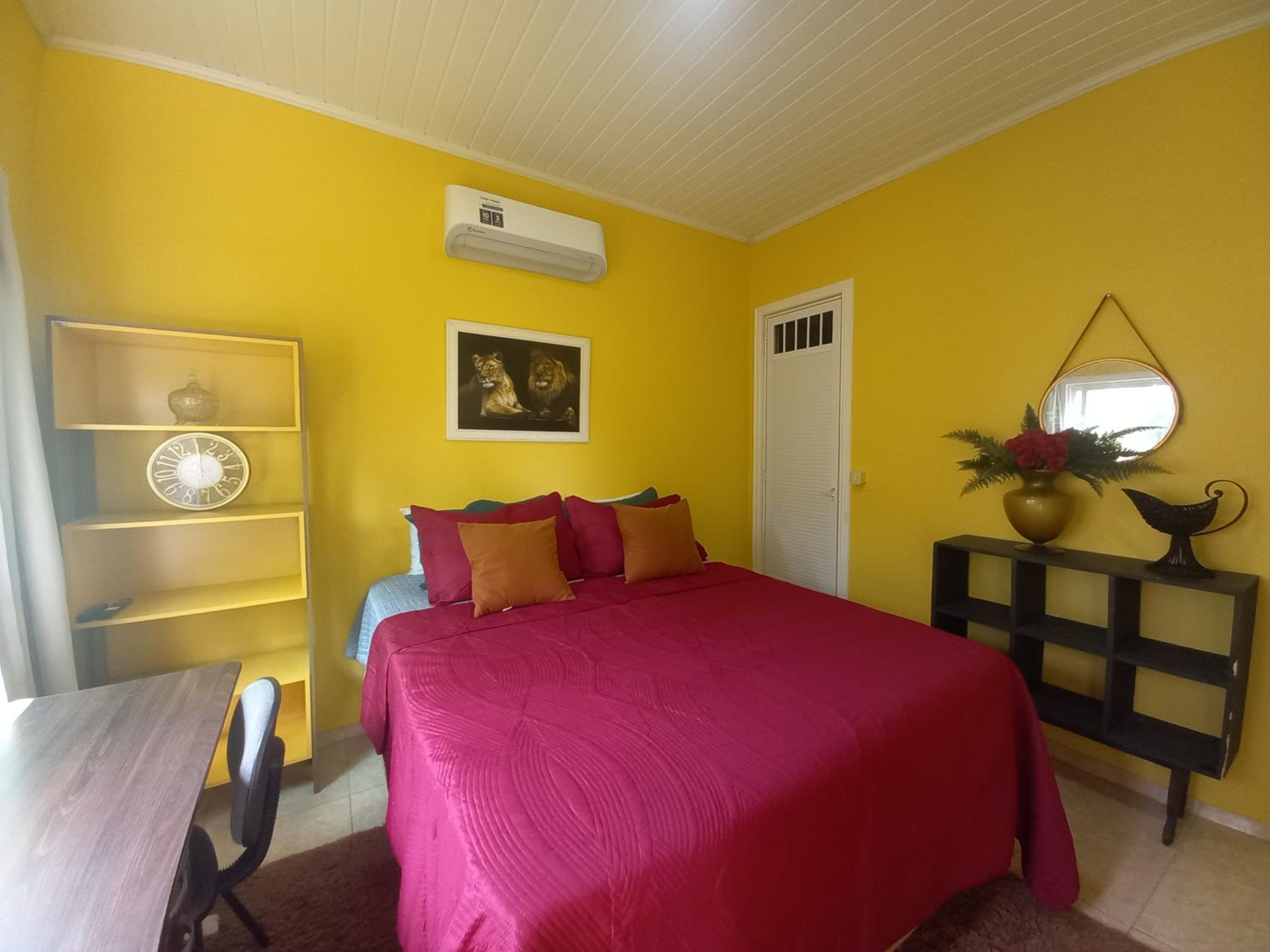 Deluxe Queen Suite