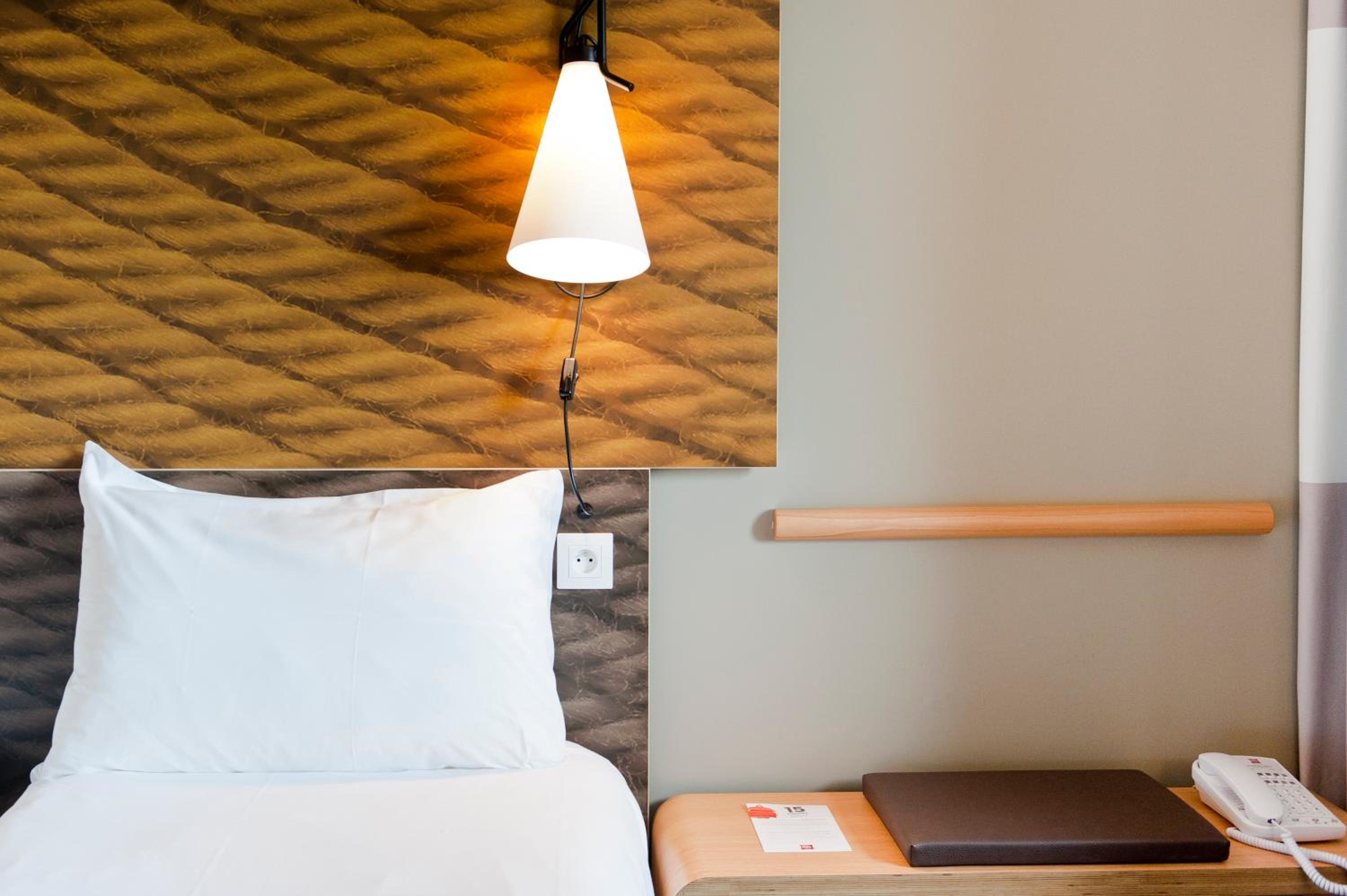 Standard Room with One Double Bed or Two Single Beds photo 2