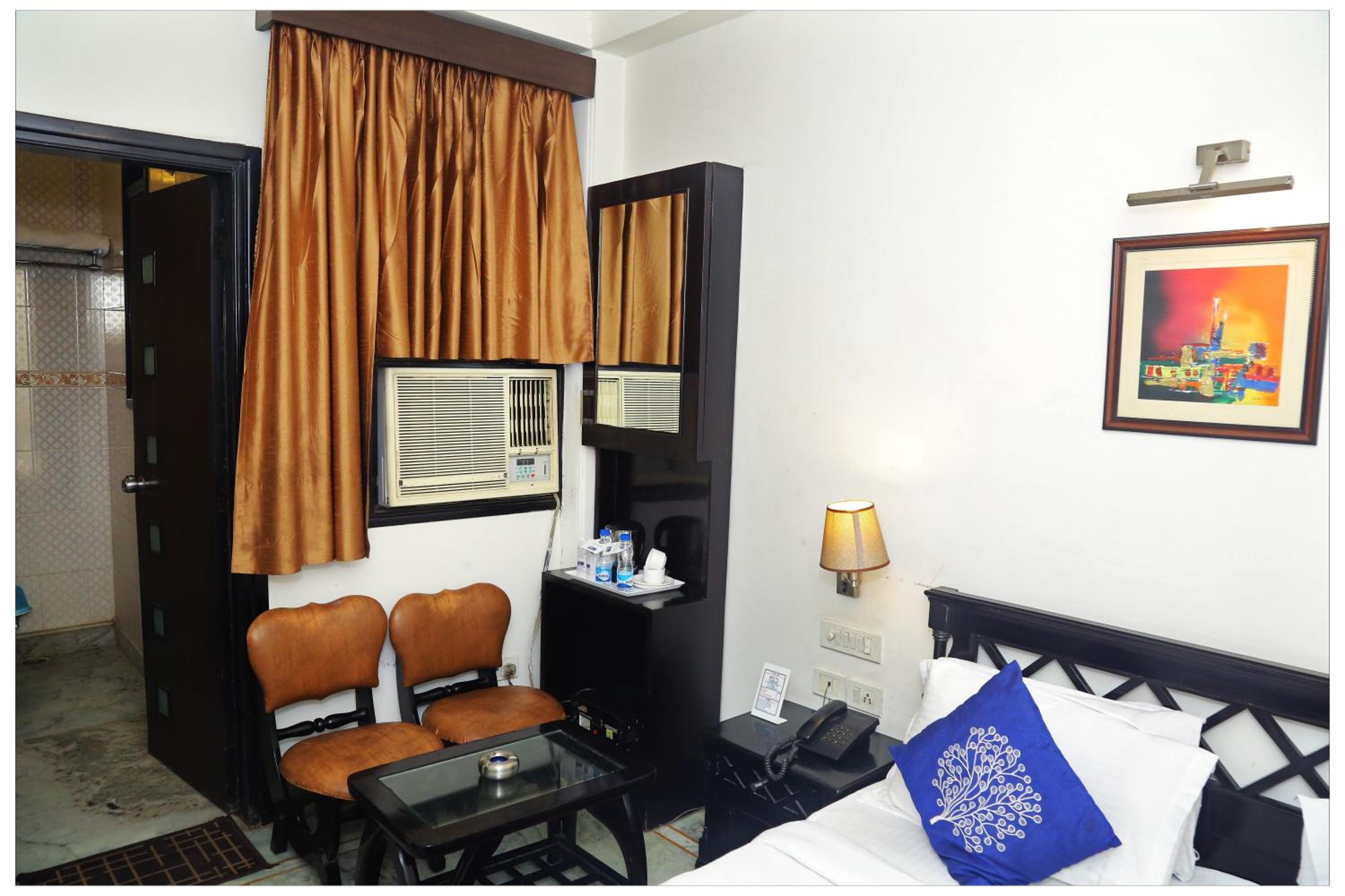 Economy Room - Photo 7