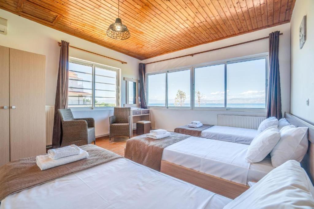 Seaside Apartment - Upper Floor photo 3