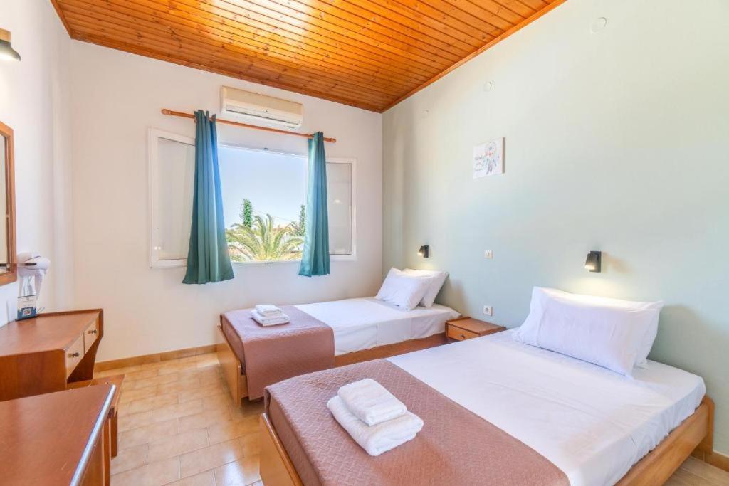 Standard Twin or Double Room - Main Building photo 2