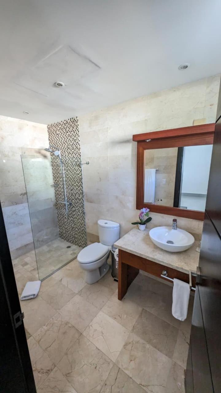 Deluxe King Suite photo 2