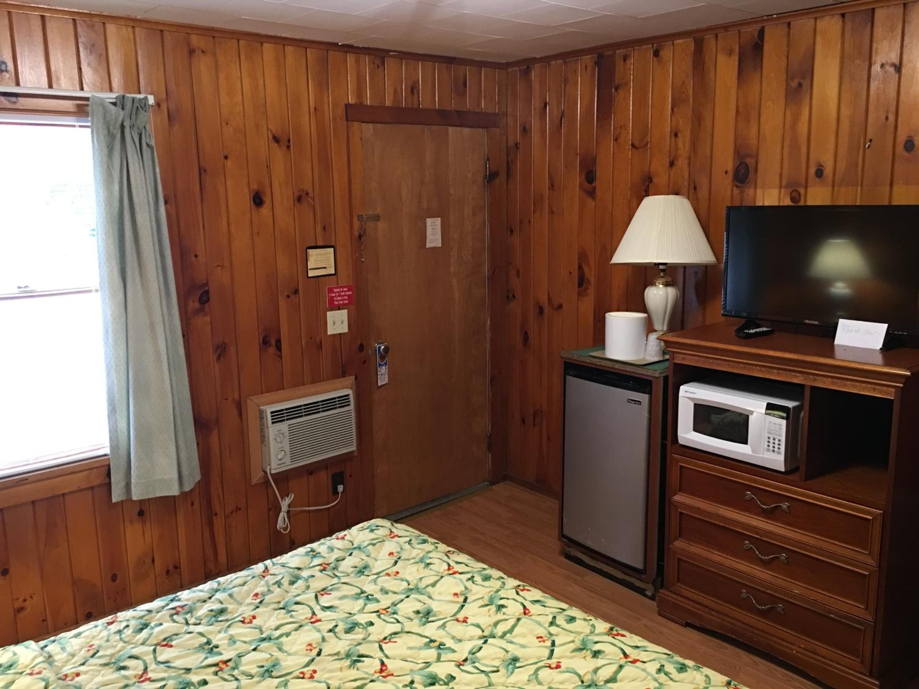 Queen Room photo 1