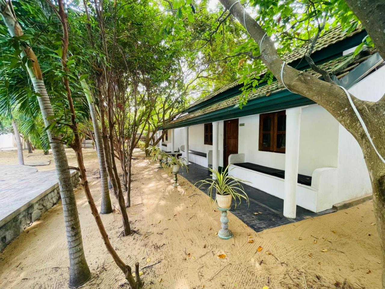 Deluxe Double or Twin Room with Pool View photo 2