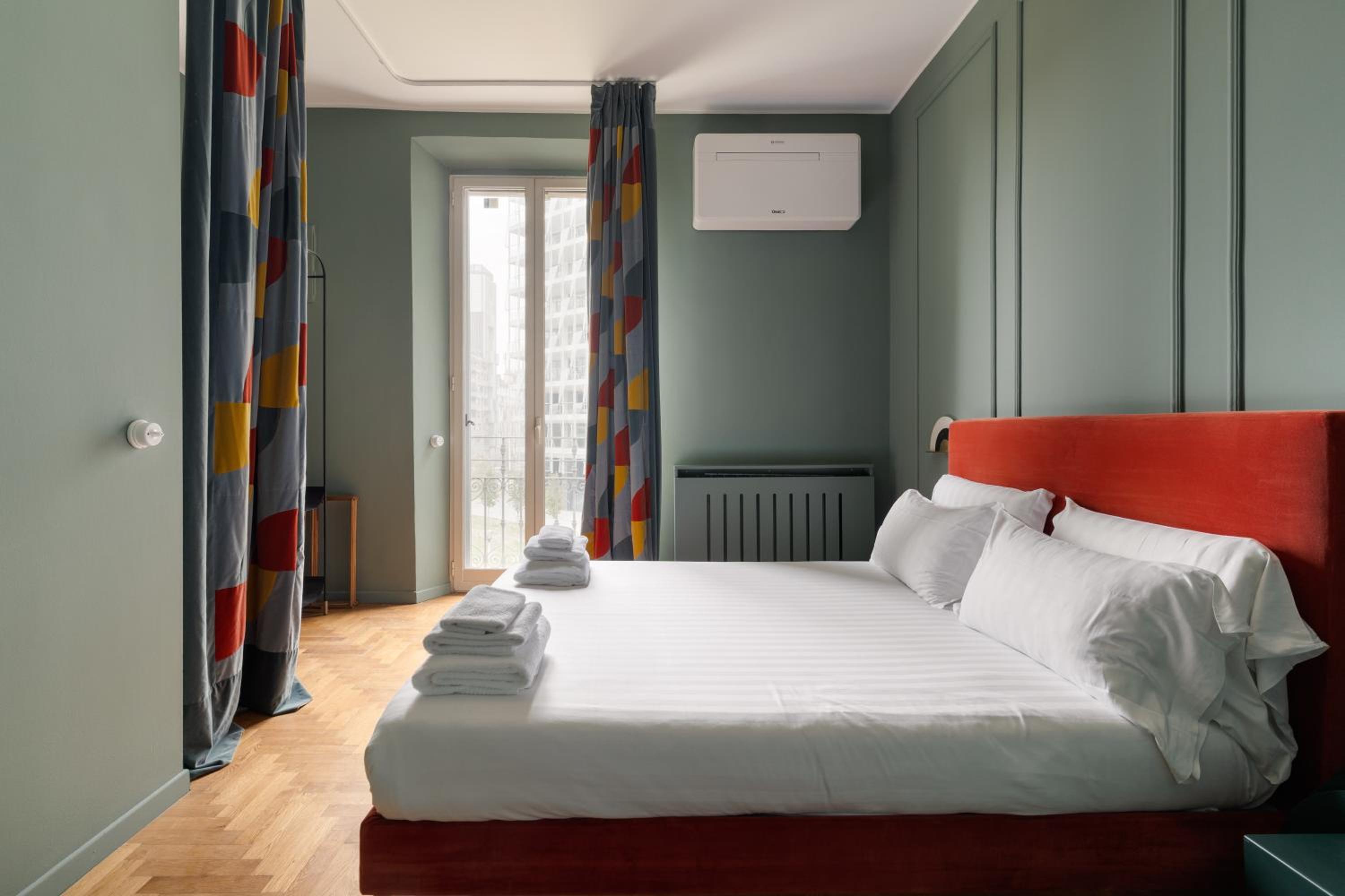 Two-Bedroom Deluxe Apartment - Via De Castillia 24