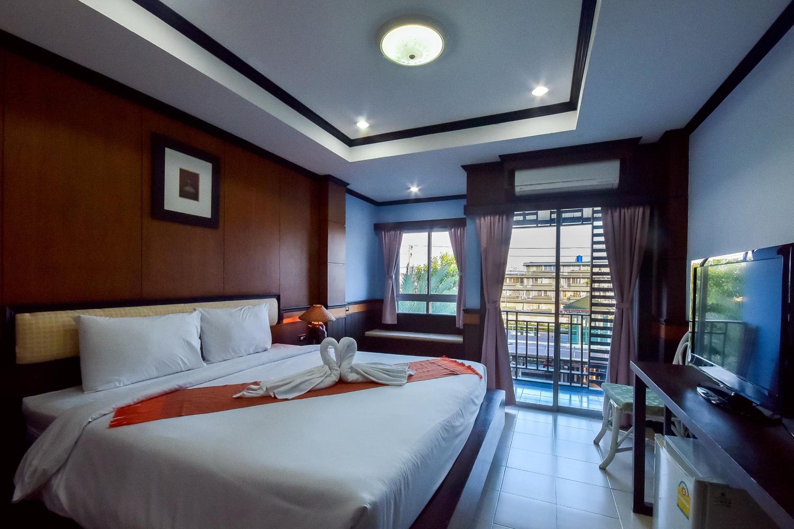 Standard Double Or Twin Room With Pool View - Photo 6