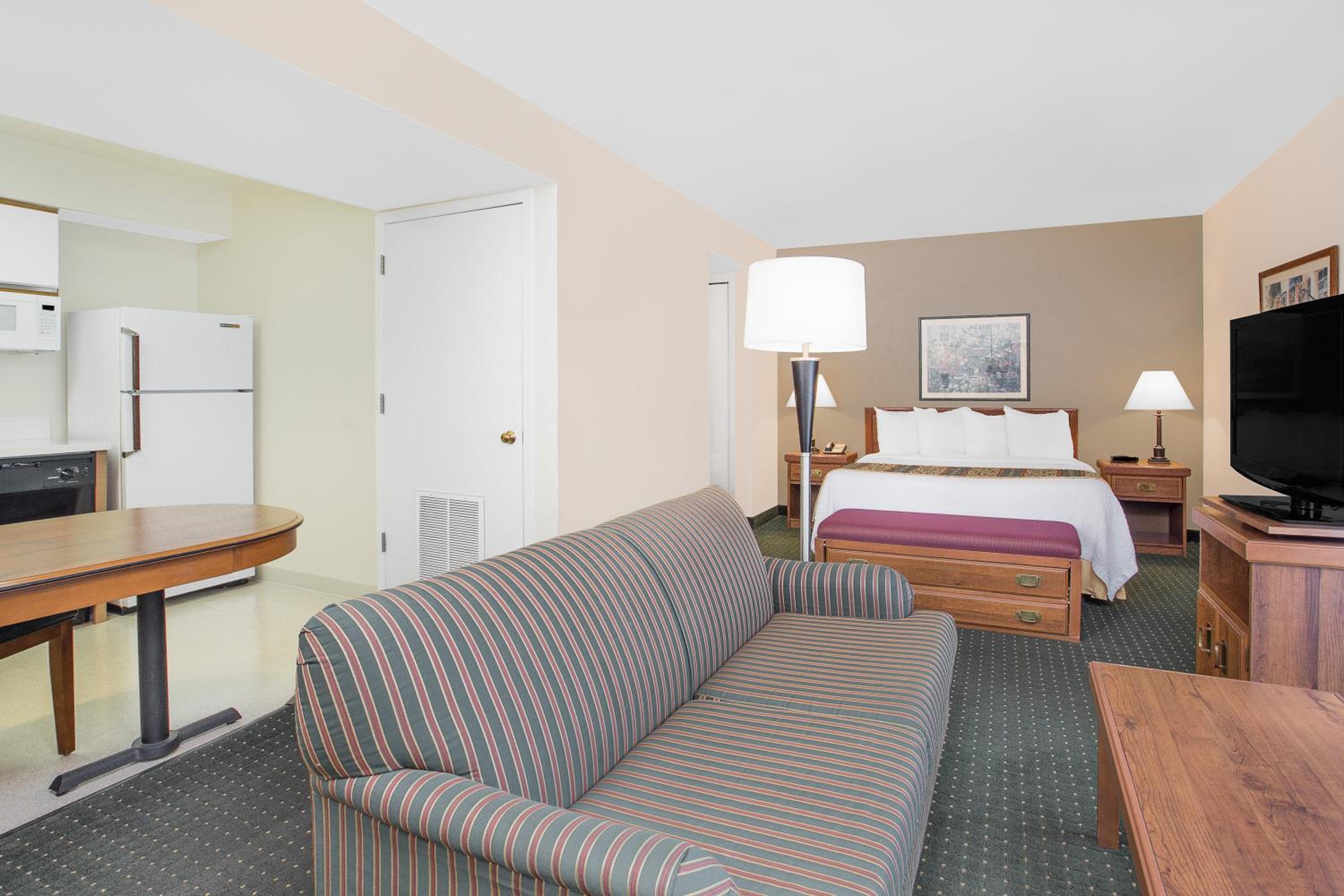 Studio Suite with a Queen Bed - Non Smoking photo 1
