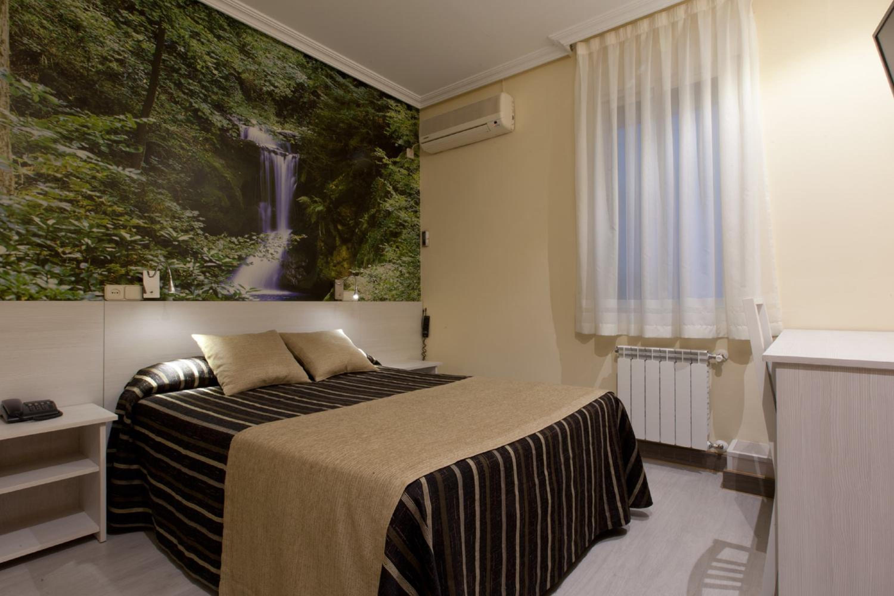 Budget Double Room photo 2