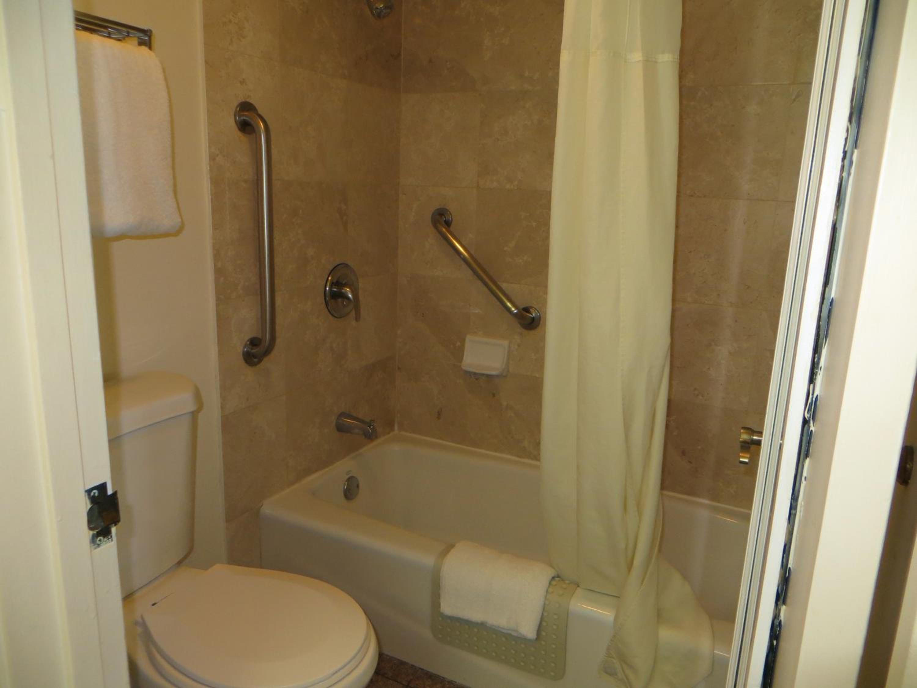 Queen Room - Photo 5