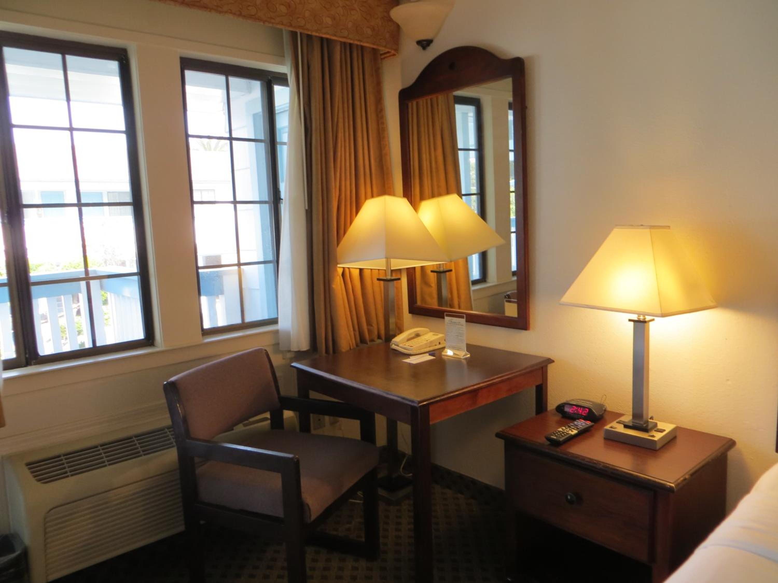 Double Queen Room with Firplace - Photo 3