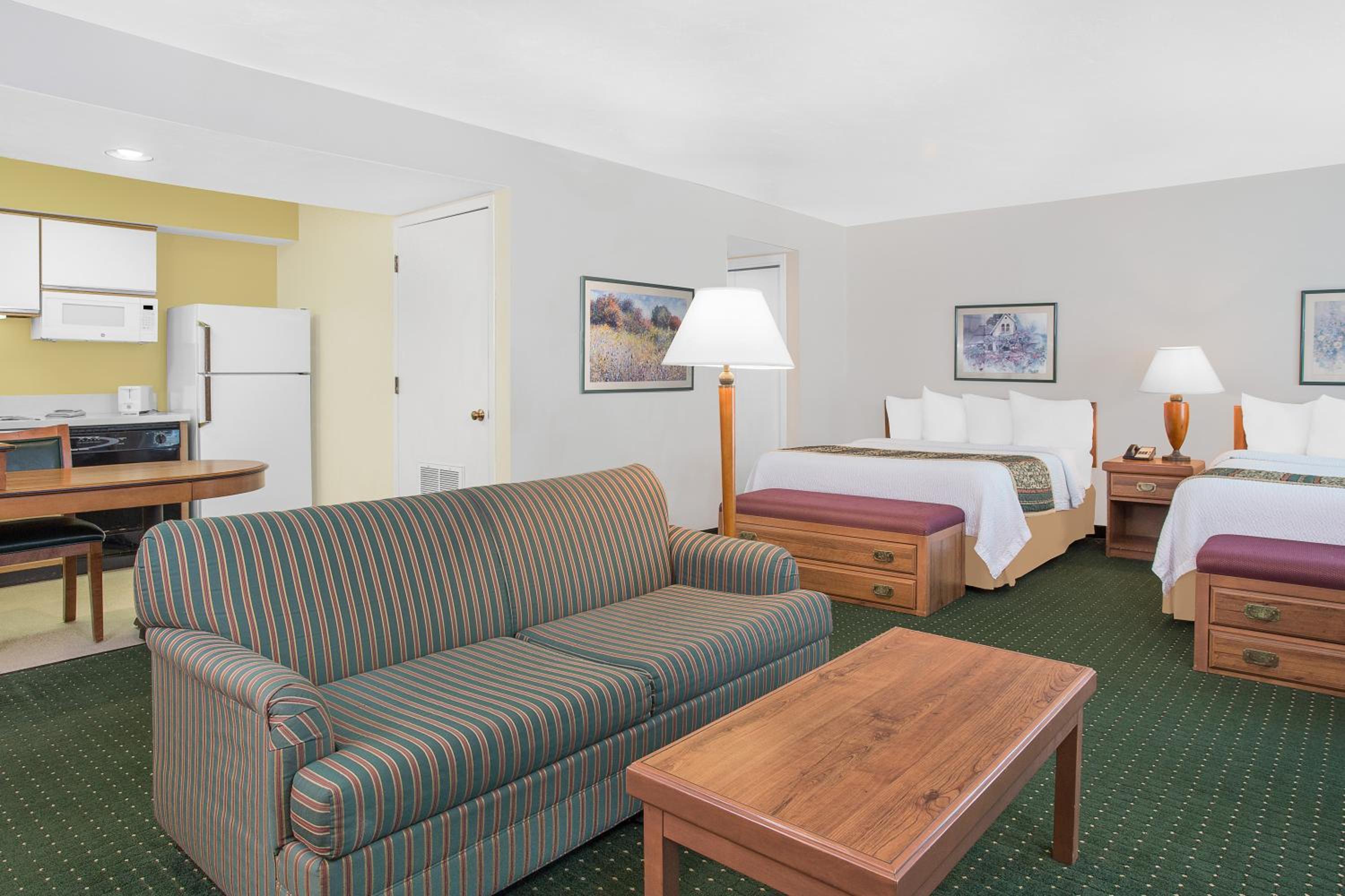 Executive Penthouse Suite with Two Queen Beds - Non Smoking photo 1