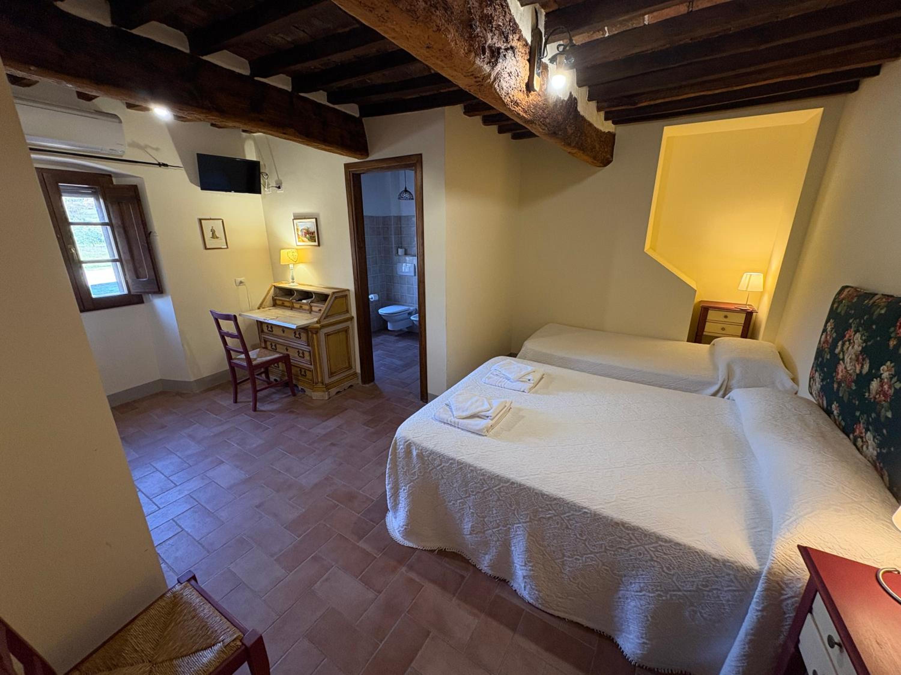 Basic Triple Room photo 3