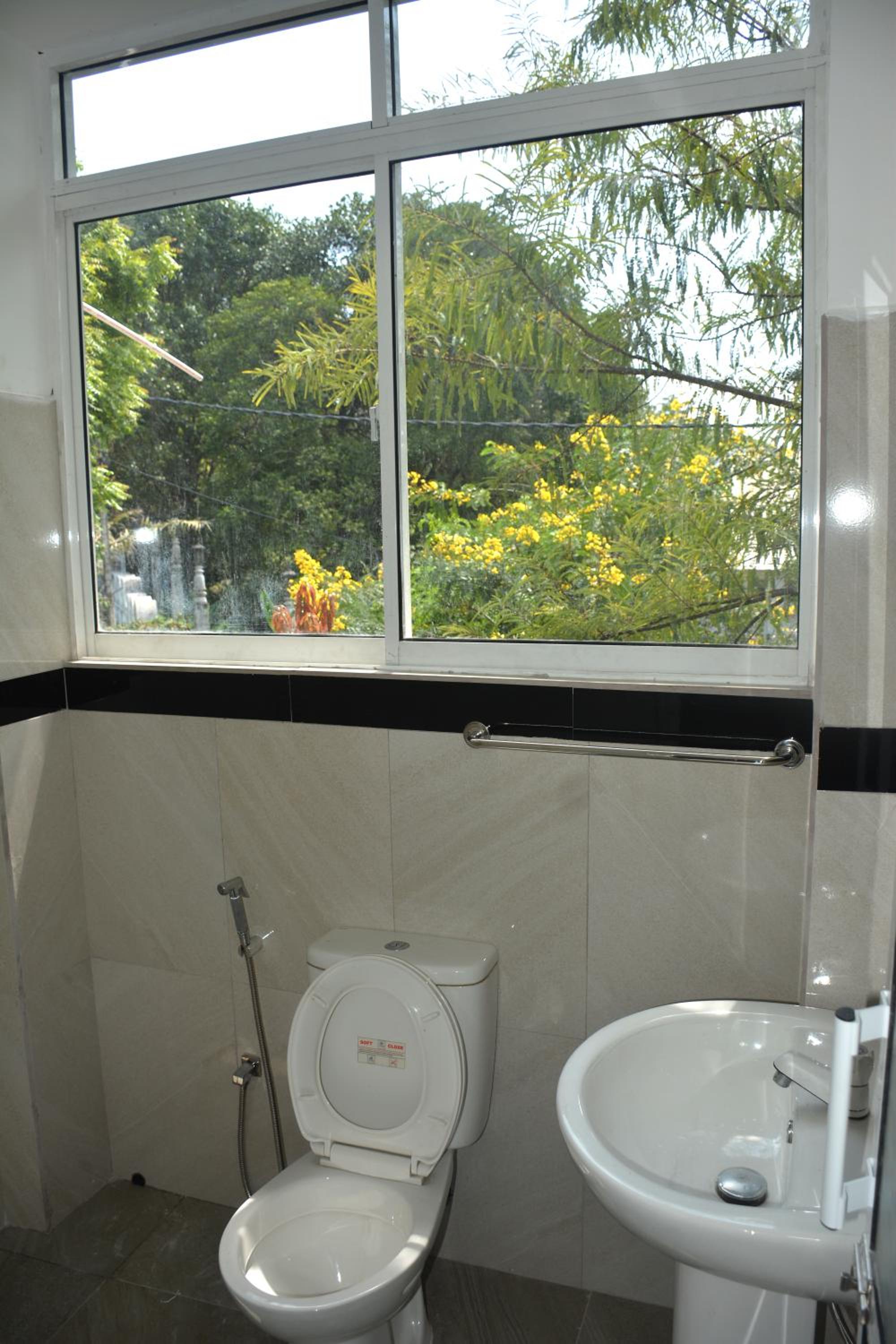 Two-Bedroom Apartment with Mountain View photo 3