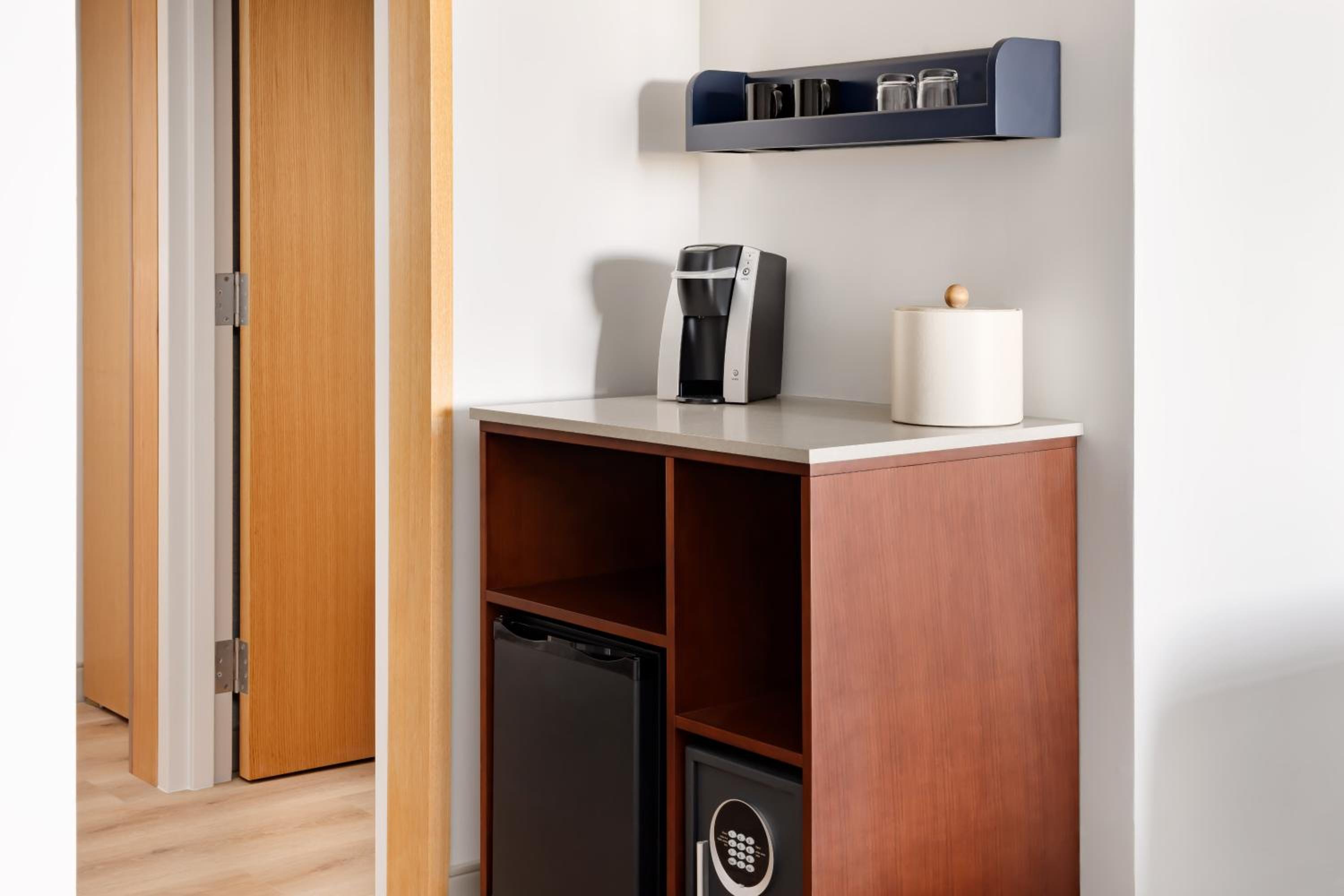 Deluxe Room - Photo 6