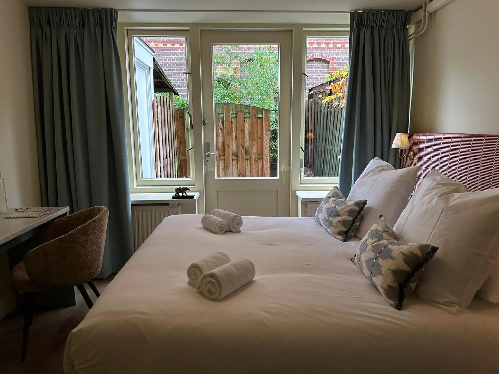 Comfy Double Room thumbnail 6