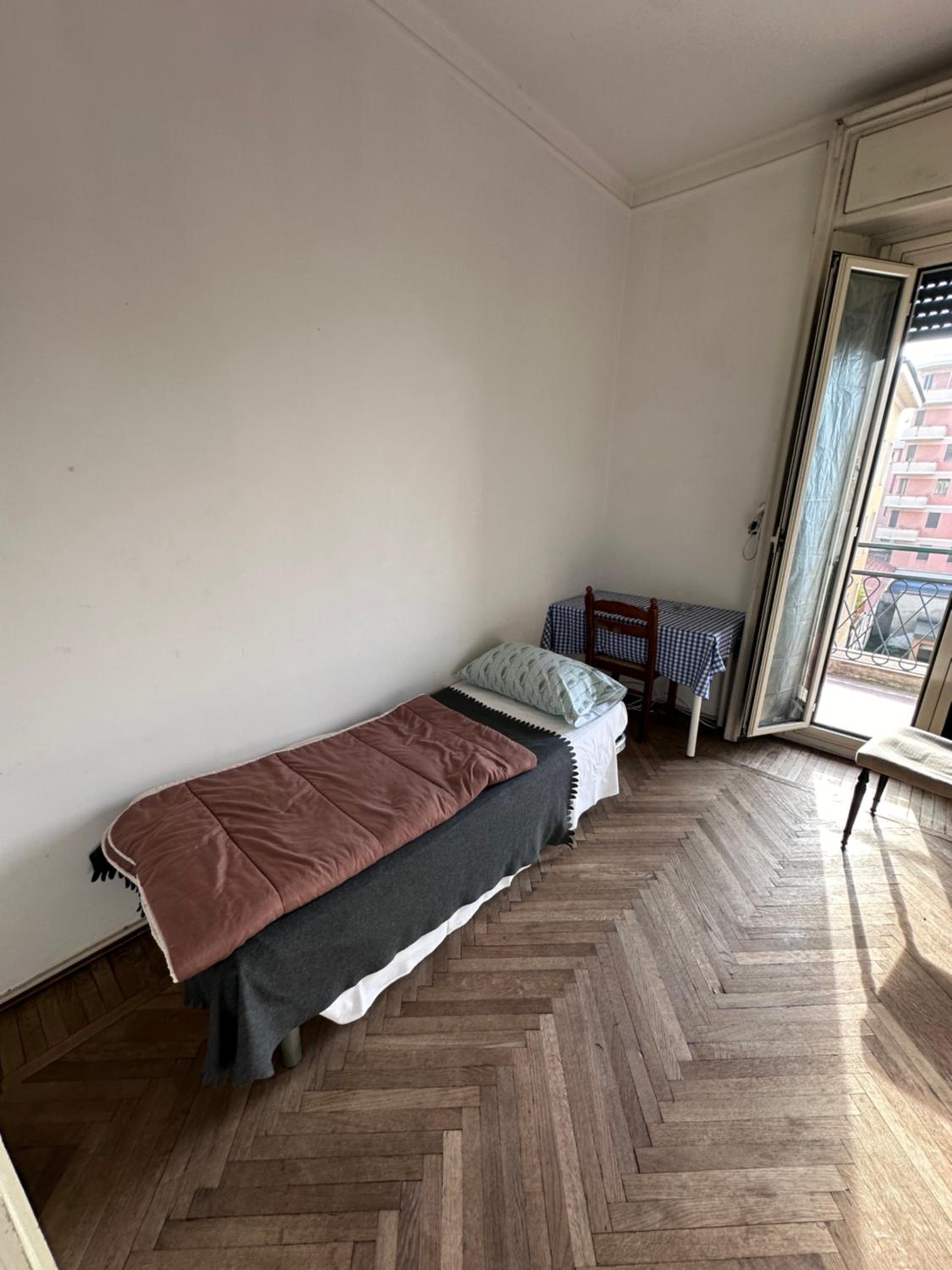 Single Room with Shared Bathroom photo 3