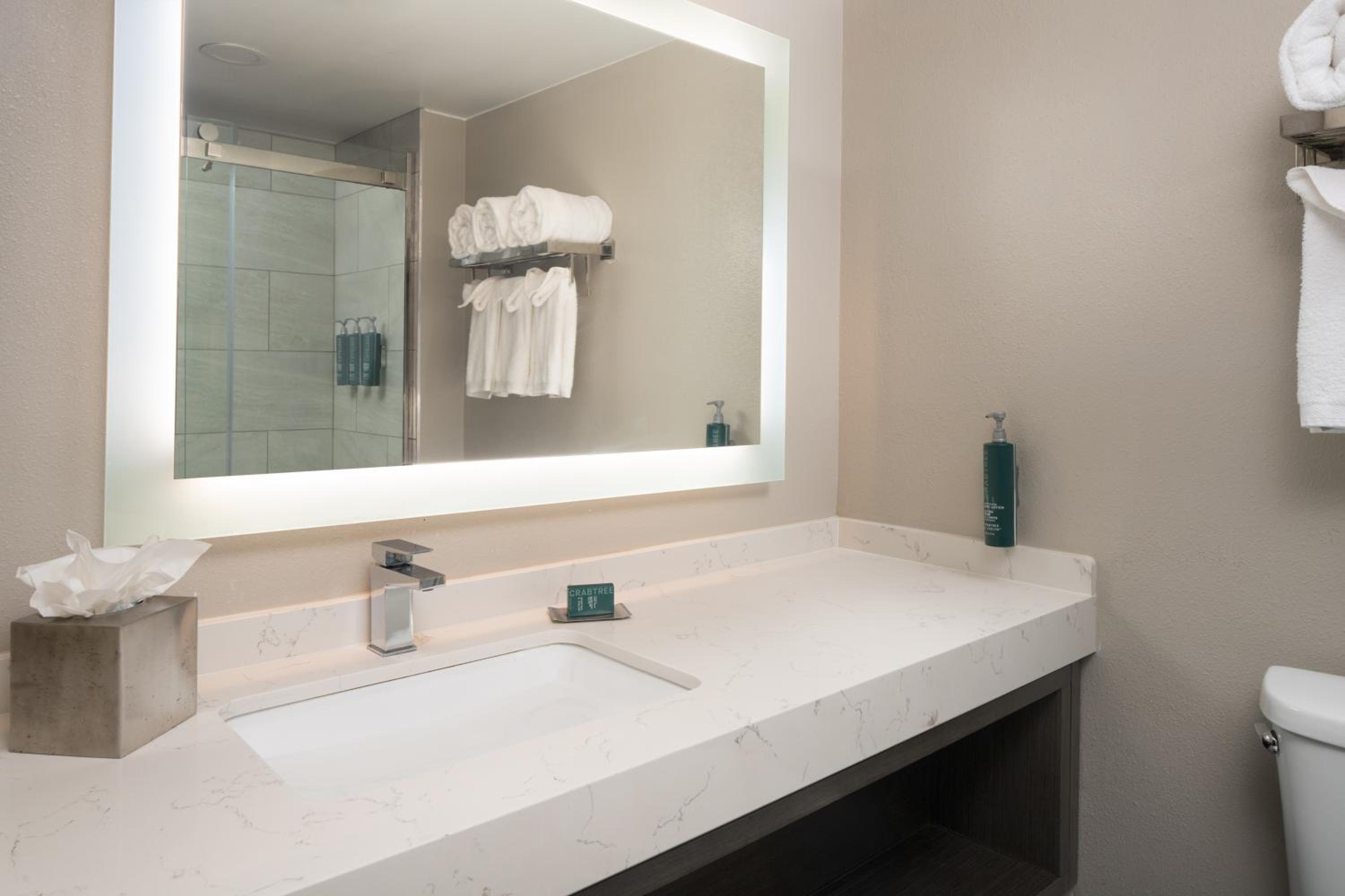 Queen Room with Two Queen Beds and Roll-In Shower - Mobility Access - Photo 4