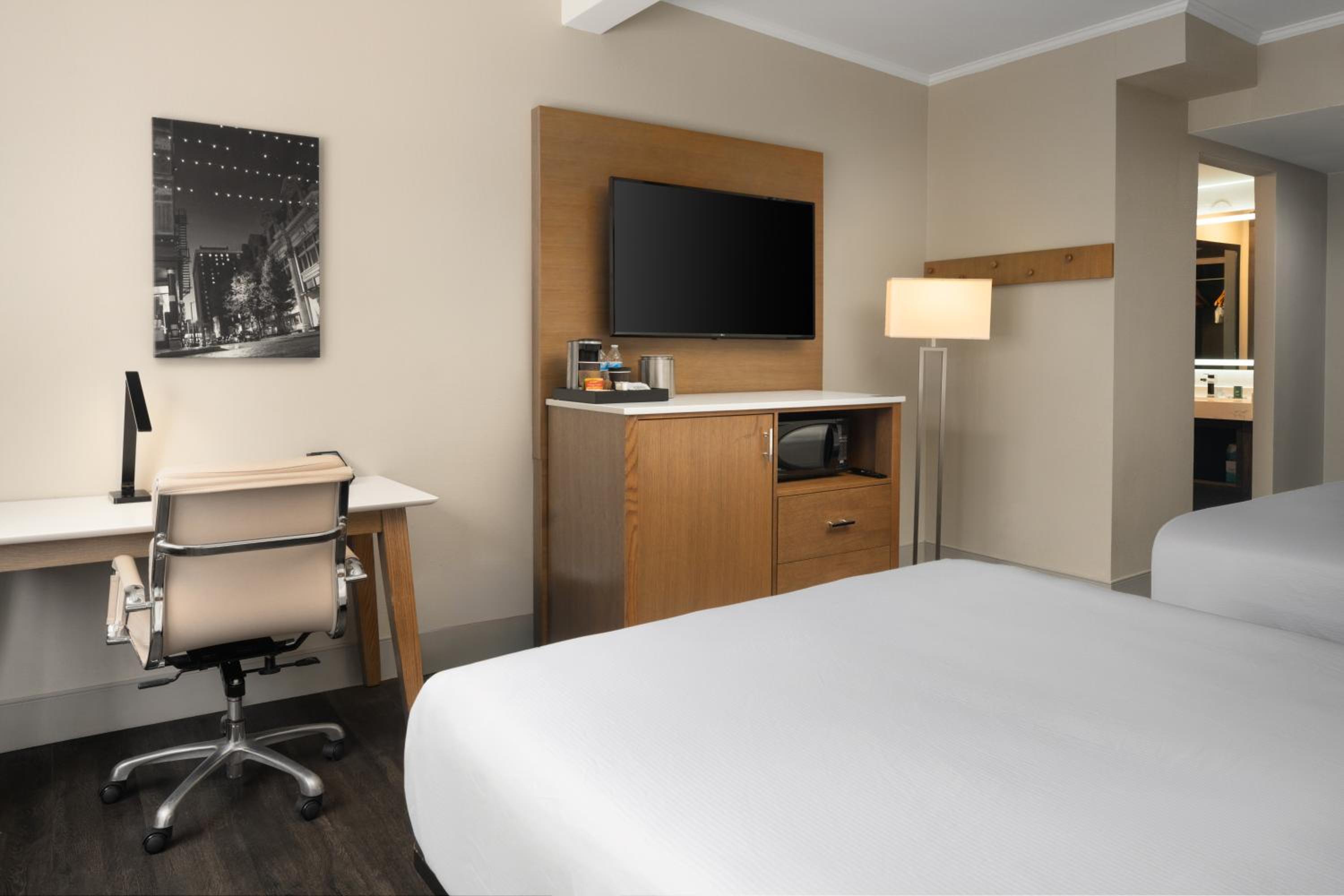 Queen Room with Two Queen Beds - Photo 2