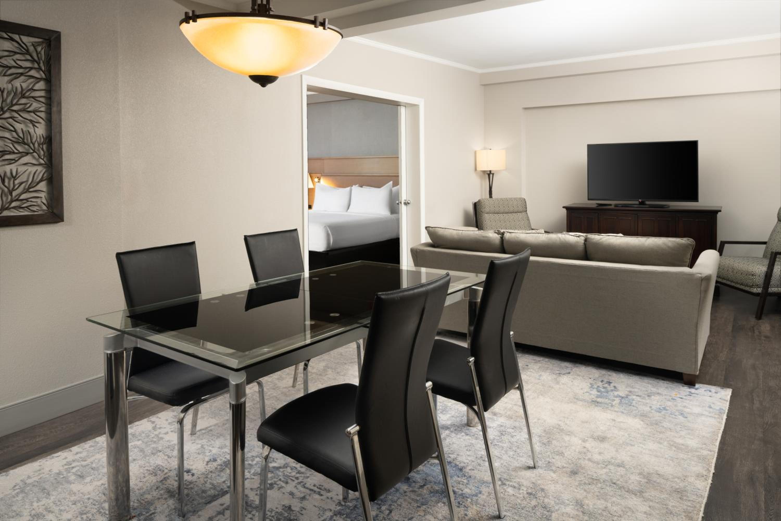 Two-Bedroom King Suite - Photo 4