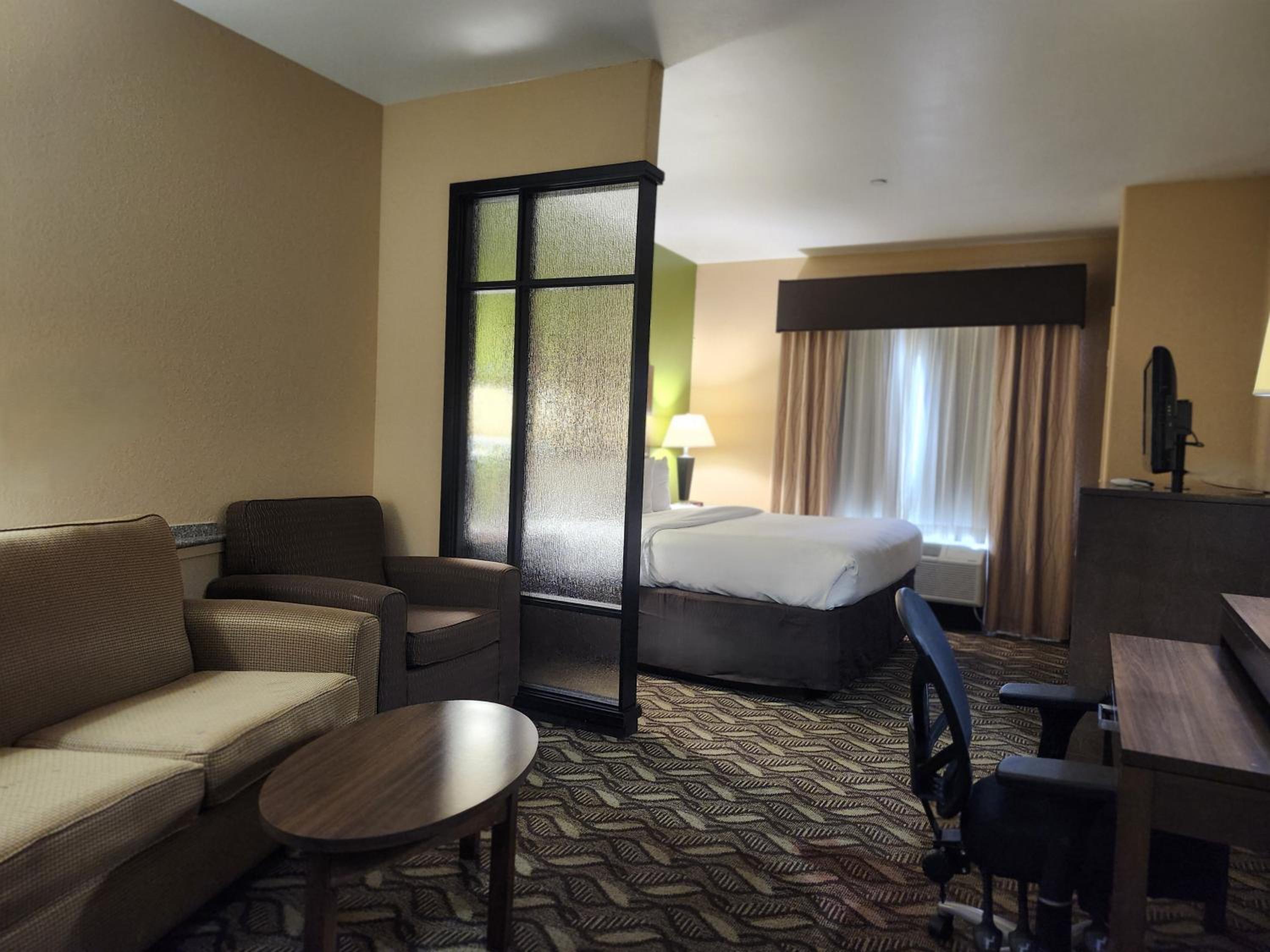 King Room - Non-Smoking - Photo 5