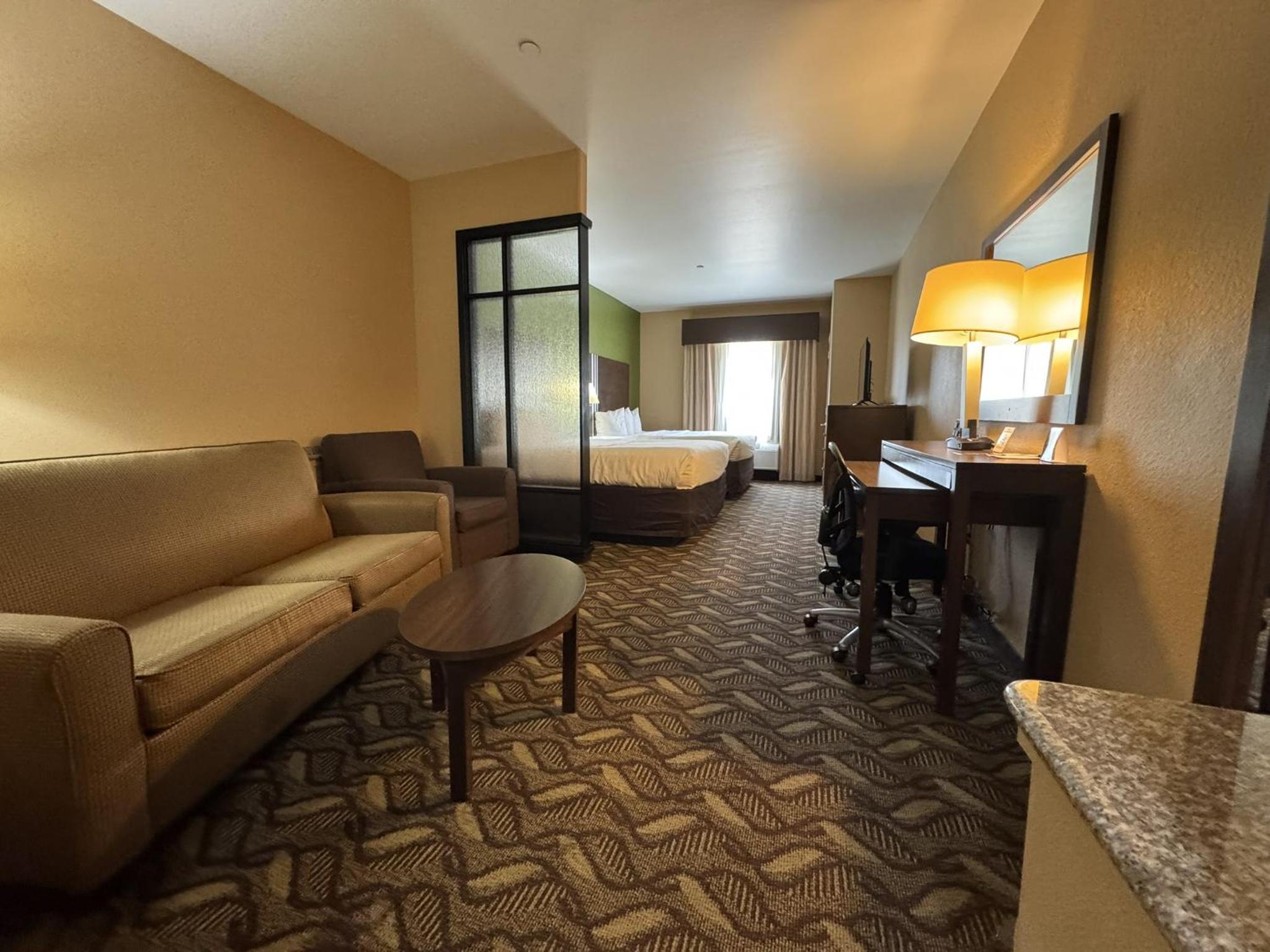 Queen Room with Two Queen Beds, Mobility Access and Bathtub with Grab Bars, Non-Smoking - Photo 5