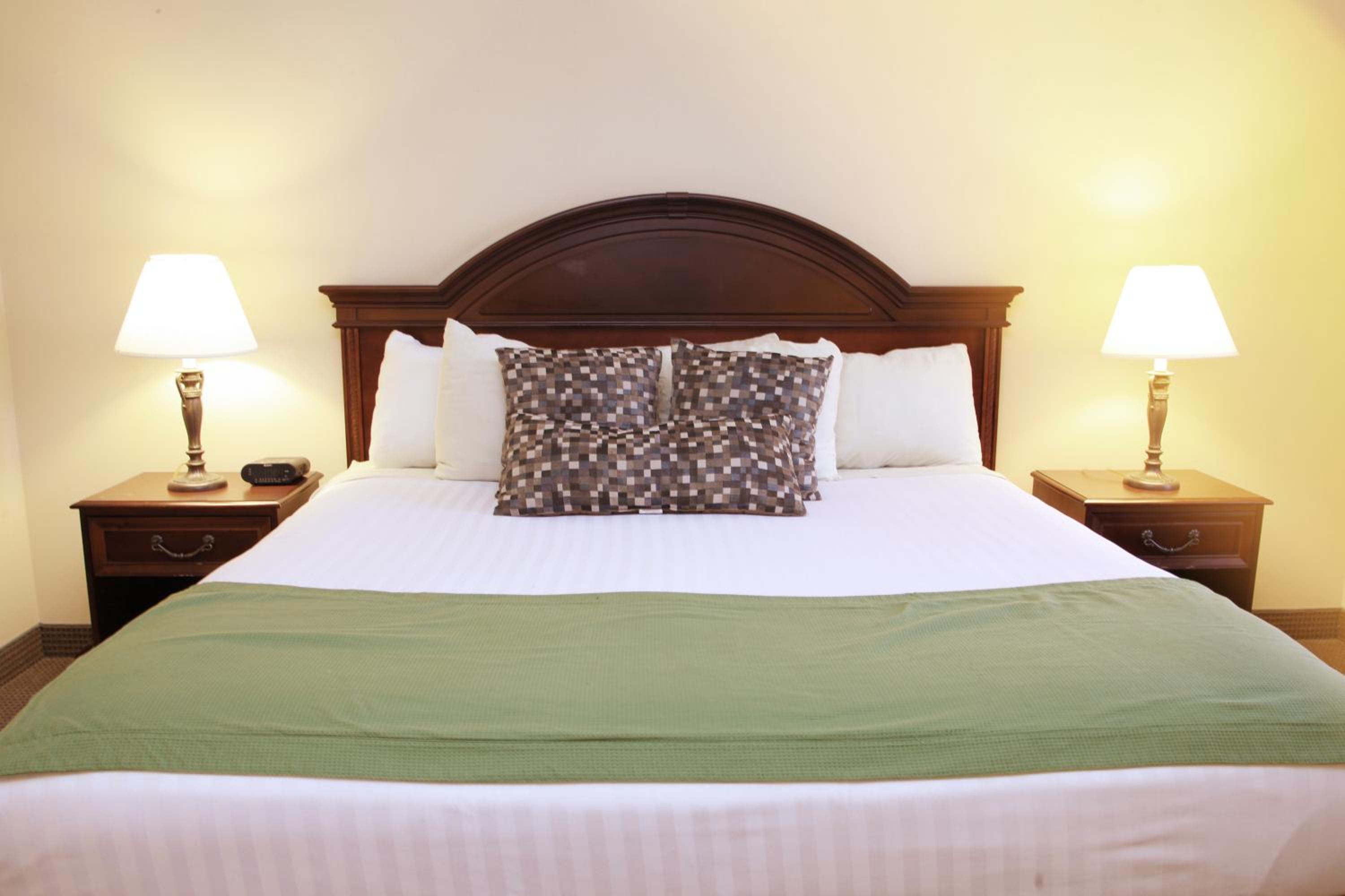 Club Queen Room - Photo 10