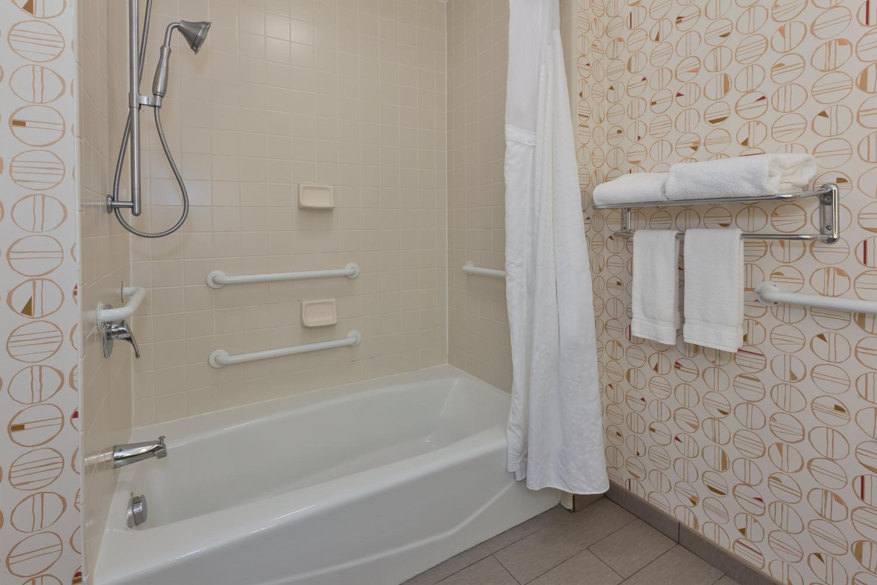 King Room - Mobility Access/Hearing Accessible - Photo 2