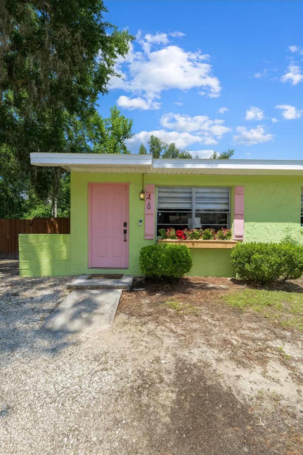 Two-Bedroom House photo 2